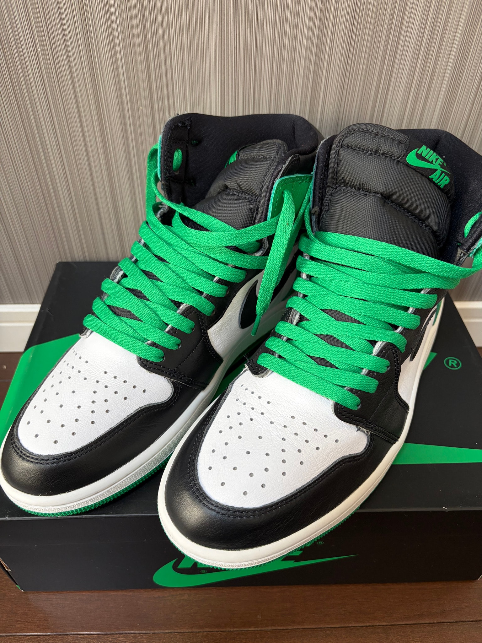 Nike Air Jordan 1 Retro High OG "Celtics/Black and Lucky Green" (2023)