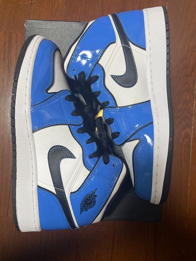 Nike GS Air Jordan 1 Mid SE "Signal Blue"