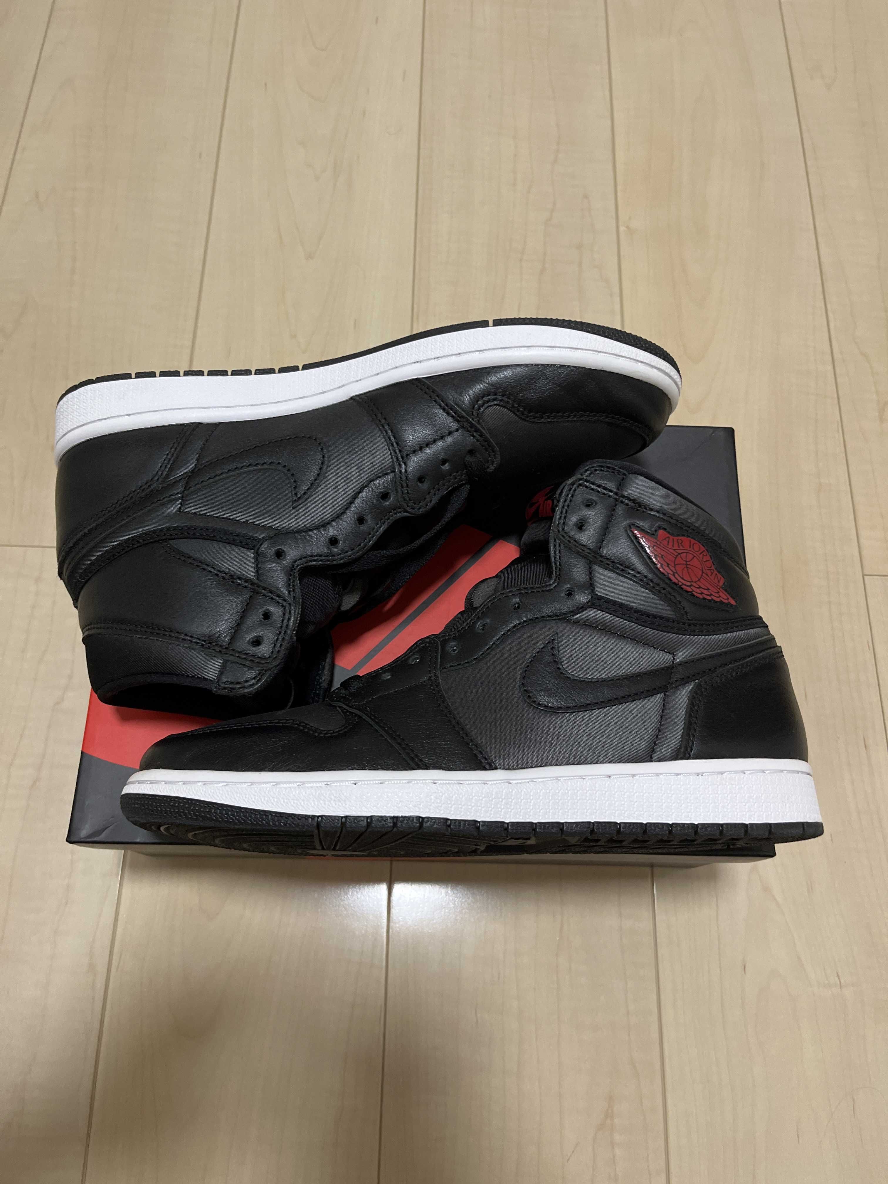 Nike Air Jordan 1 Retro High OG "Black/Metallic Silver/Gym Red"