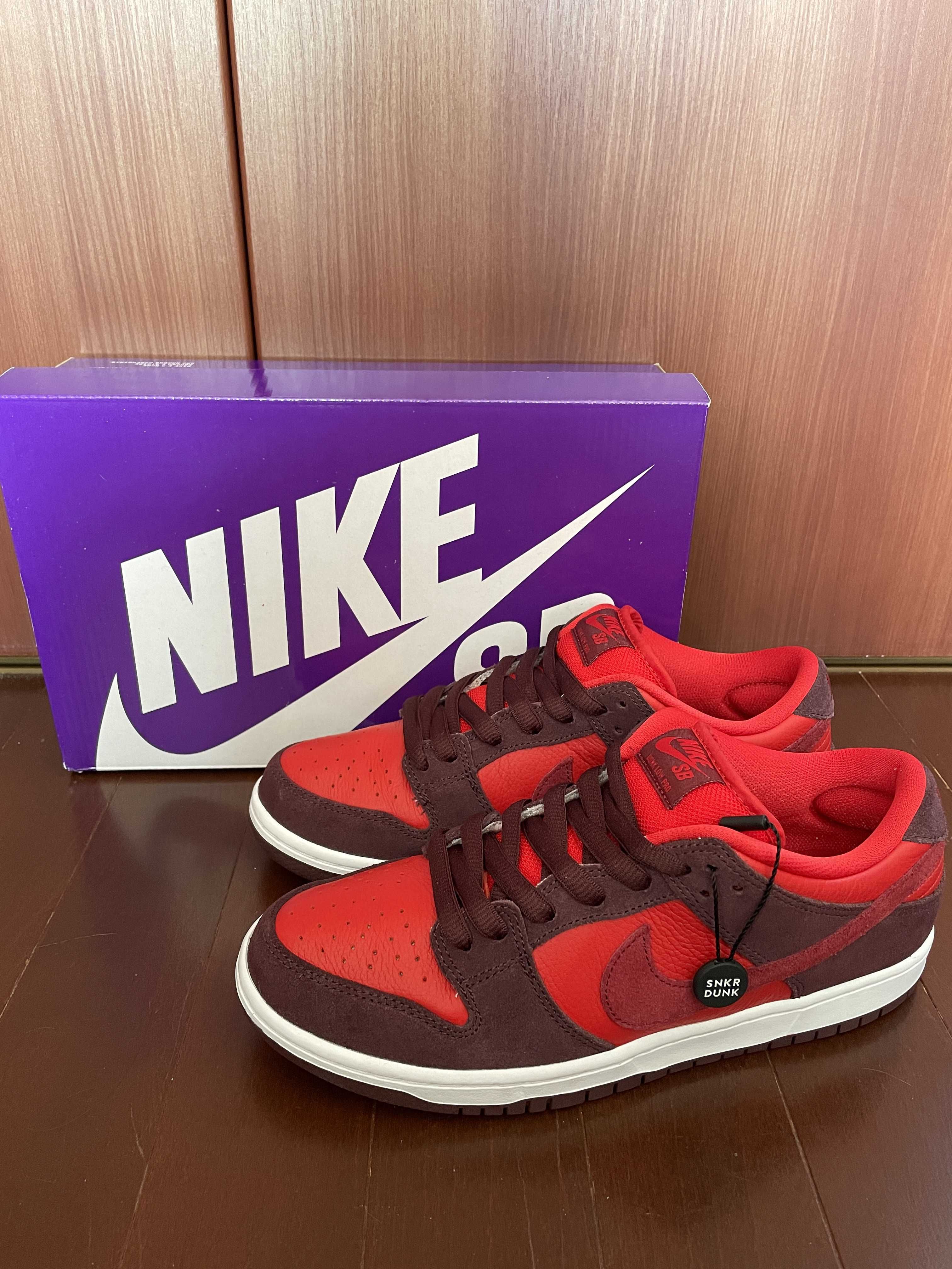 Nike SB Dunk Low "Cherry"