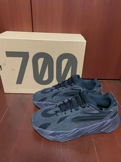 adidas YEEZY BOOST 700 V2 "Vanta"