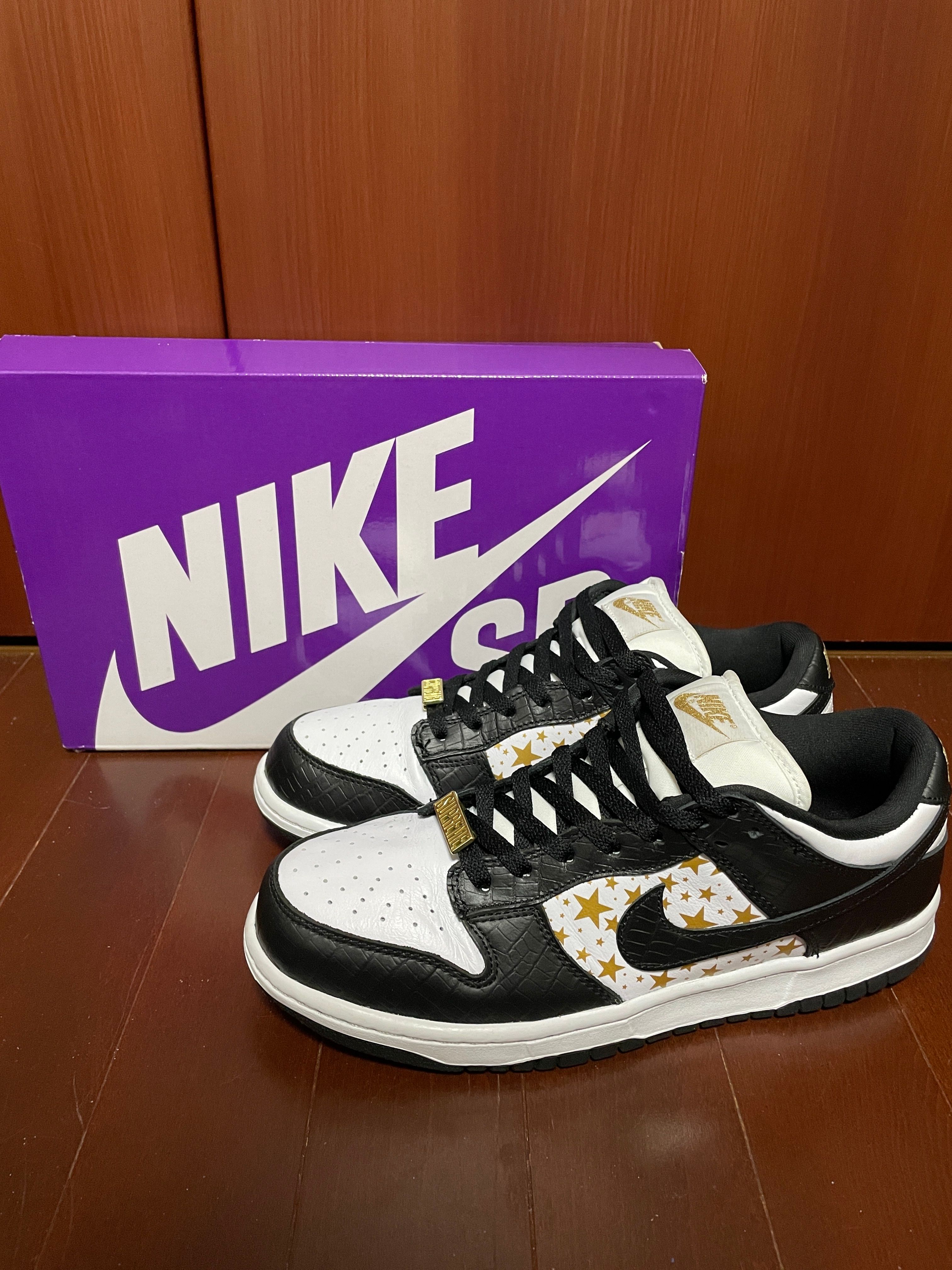Supreme × Nike SB Dunk Low OG QS Gold Stars "White/Black"