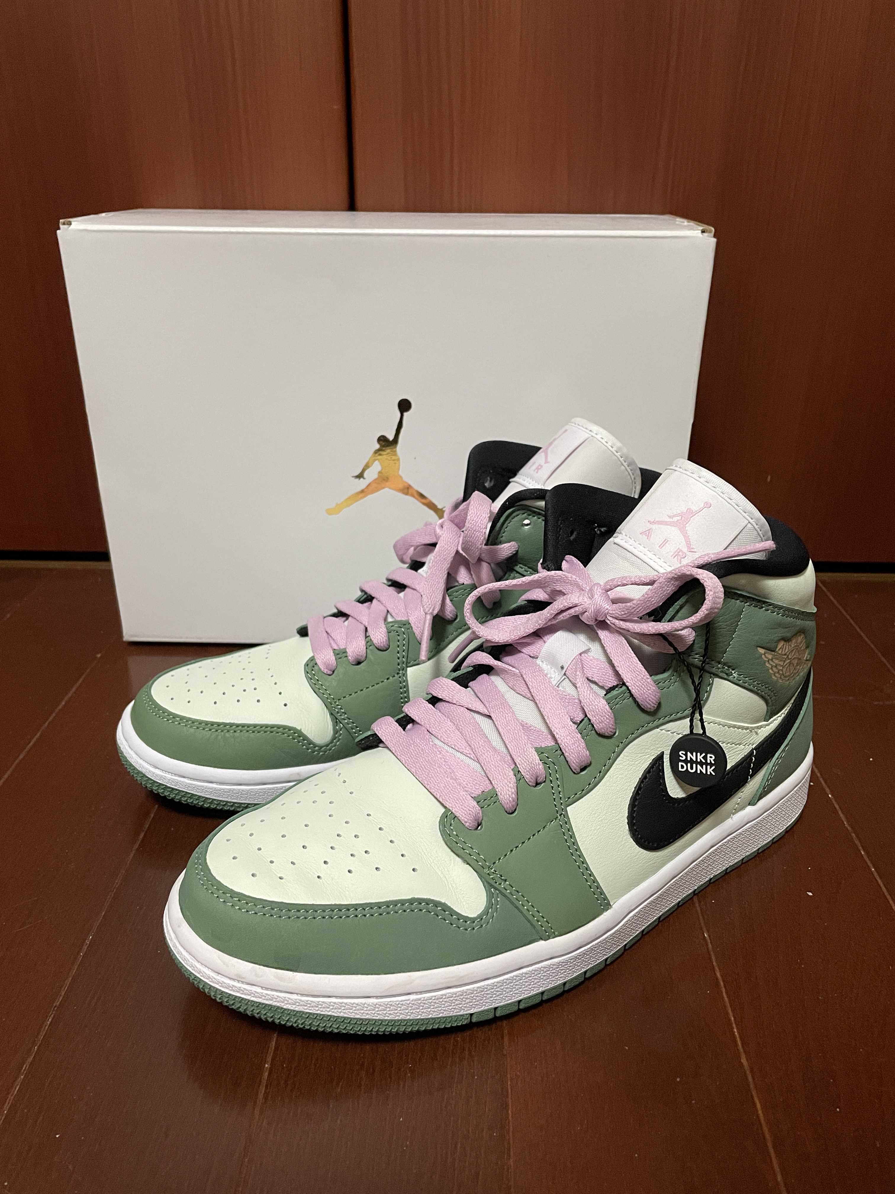 NIKE Women's AIR JORDAN 1 MID SE "DUTCH GREEN"