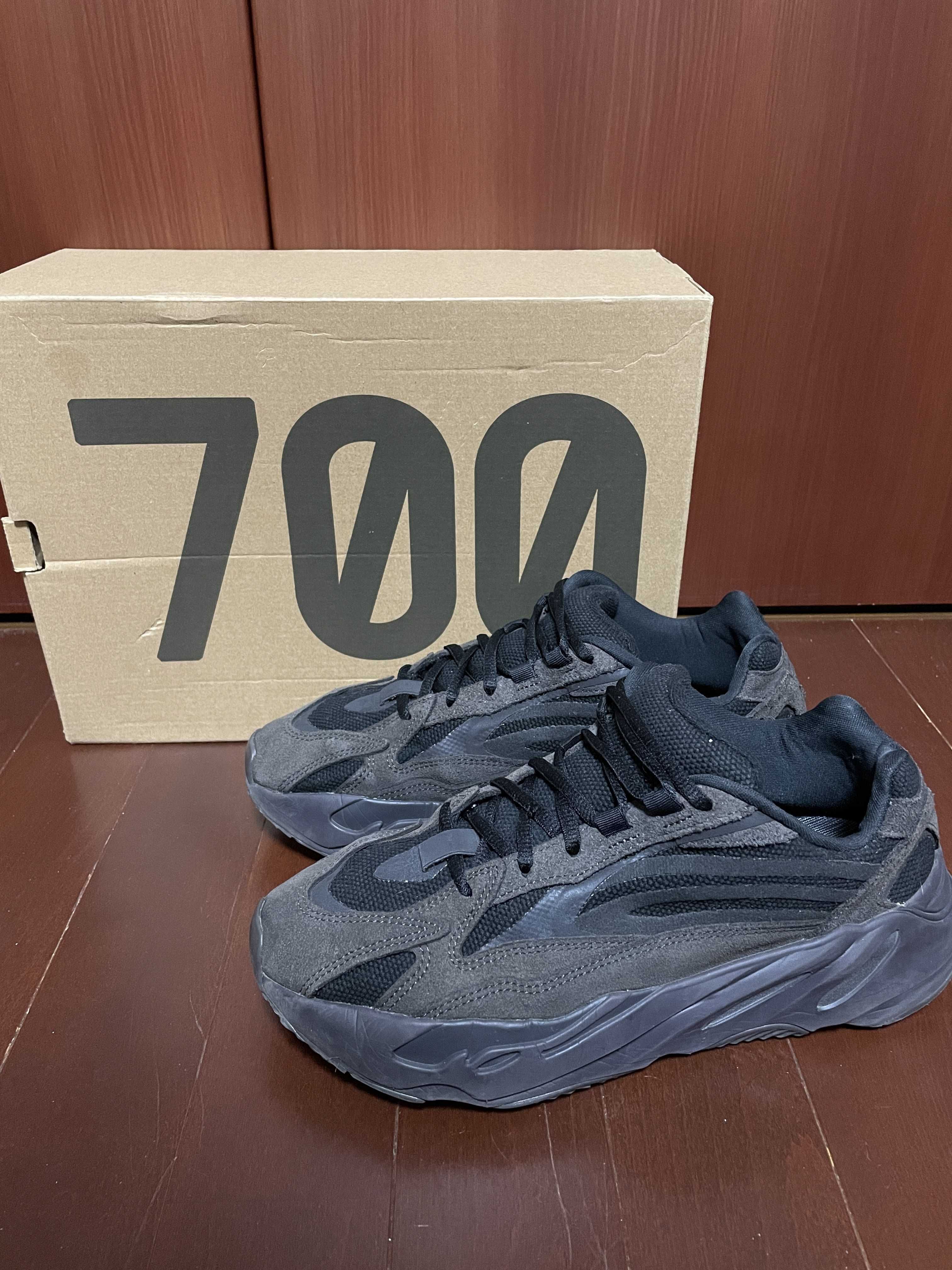 adidas YEEZY BOOST 700 V2 "Vanta"