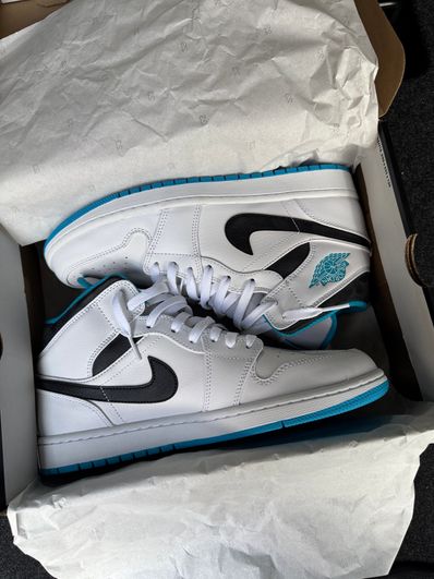 Nike Air Jordan 1 Mid "White/Laser blue"
