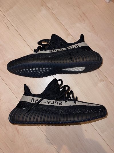adidas YEEZY Boost 350 V2 "Oreo"