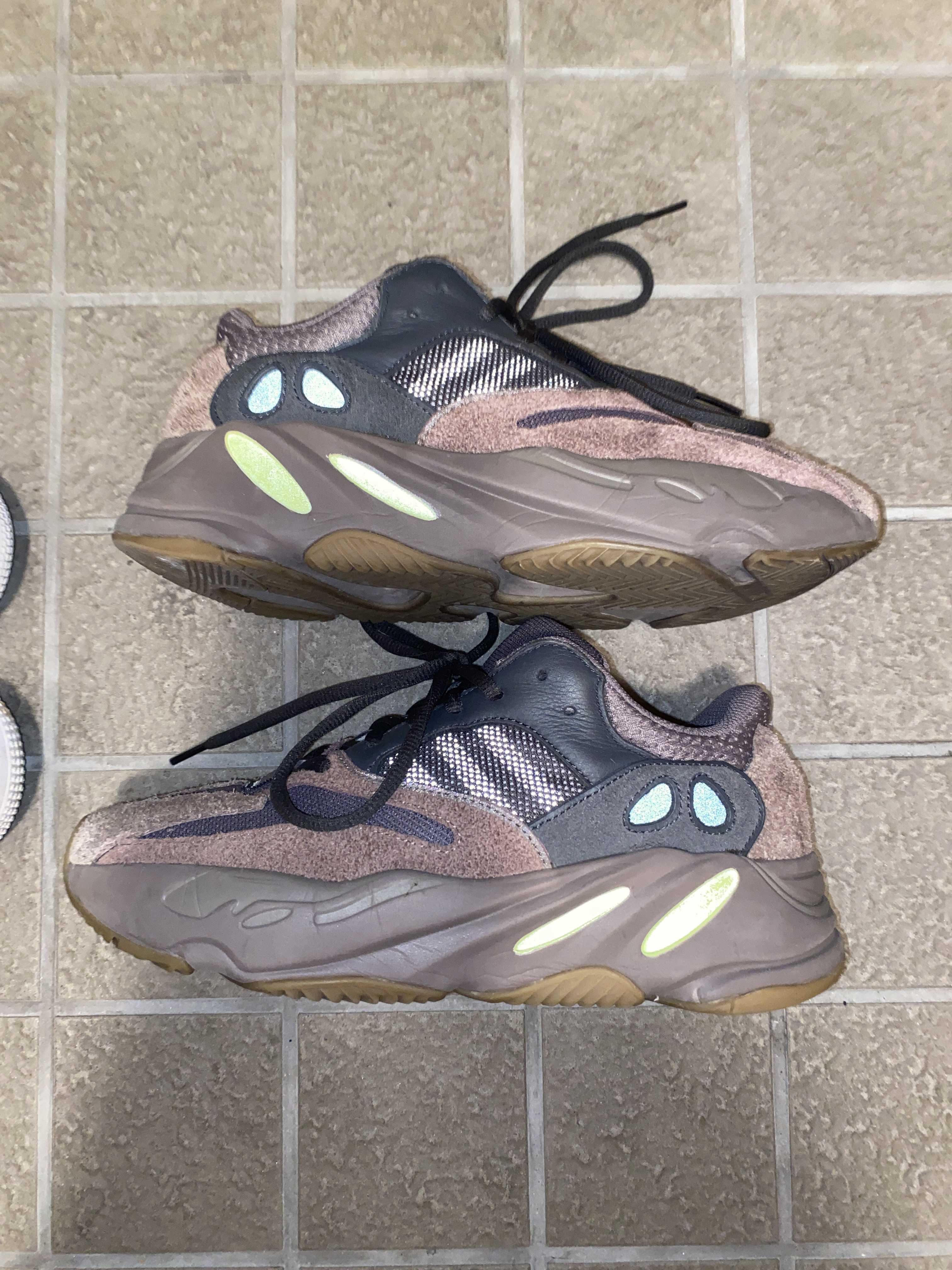YEEZY BOOST 700 WAVE RUNNER DARK GREY