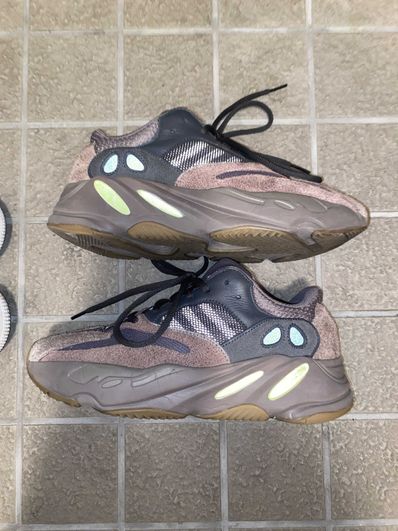 YEEZY BOOST 700 WAVE RUNNER DARK GREY