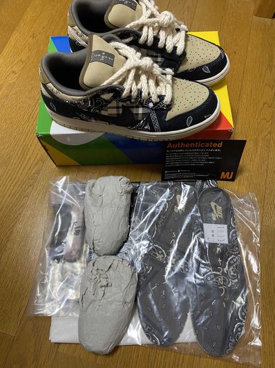 Travis Scott × Nike SB Dunk Low "Black/Parachute Beige"