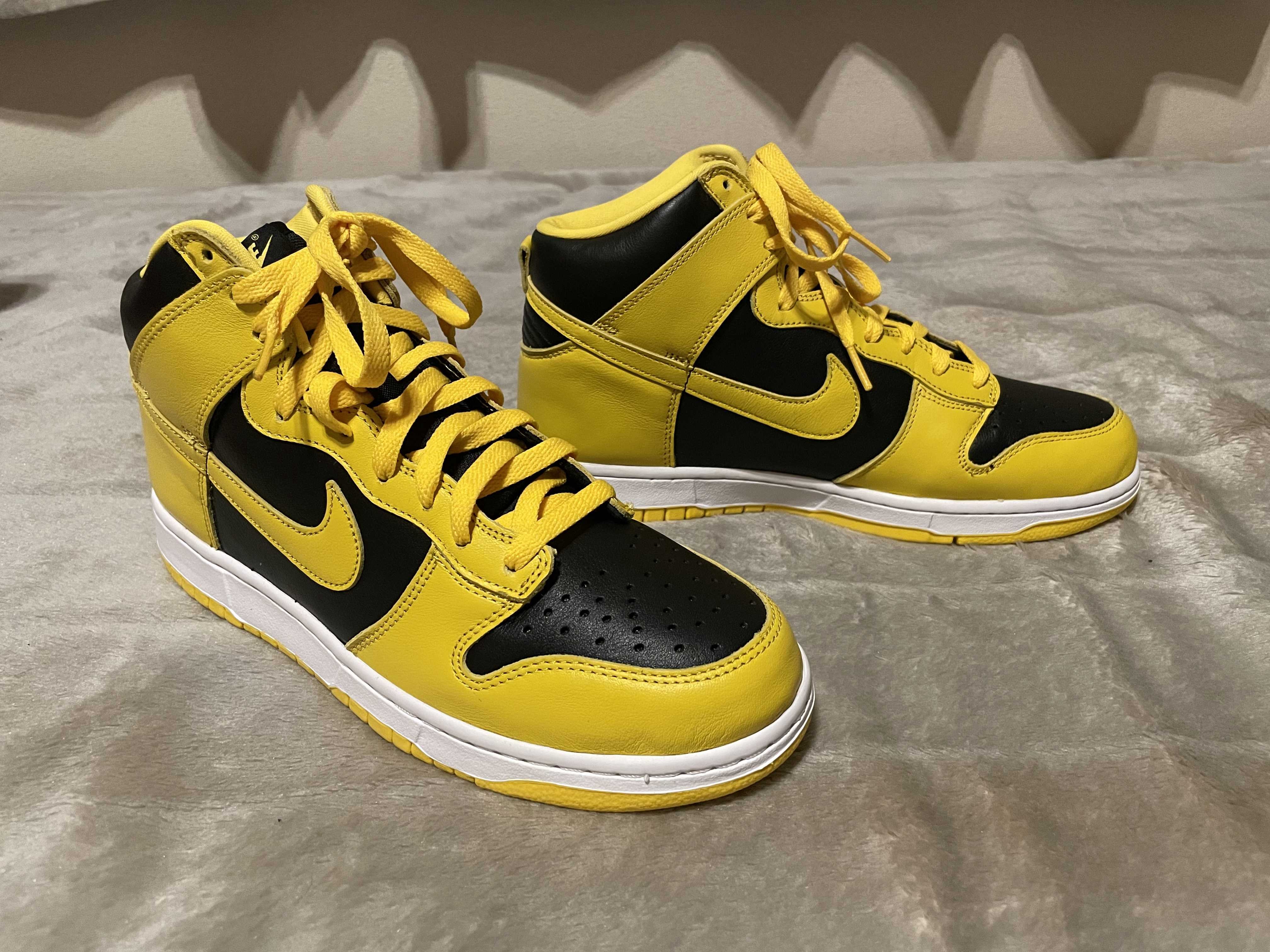 Nike Dunk High "Black/Varsity Maize"