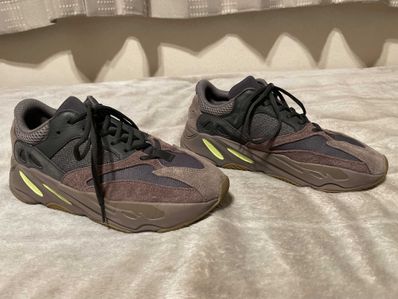 YEEZY BOOST 700 WAVE RUNNER DARK GREY