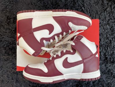 NIKE Women's DUNK HIGH "TEAM RED"