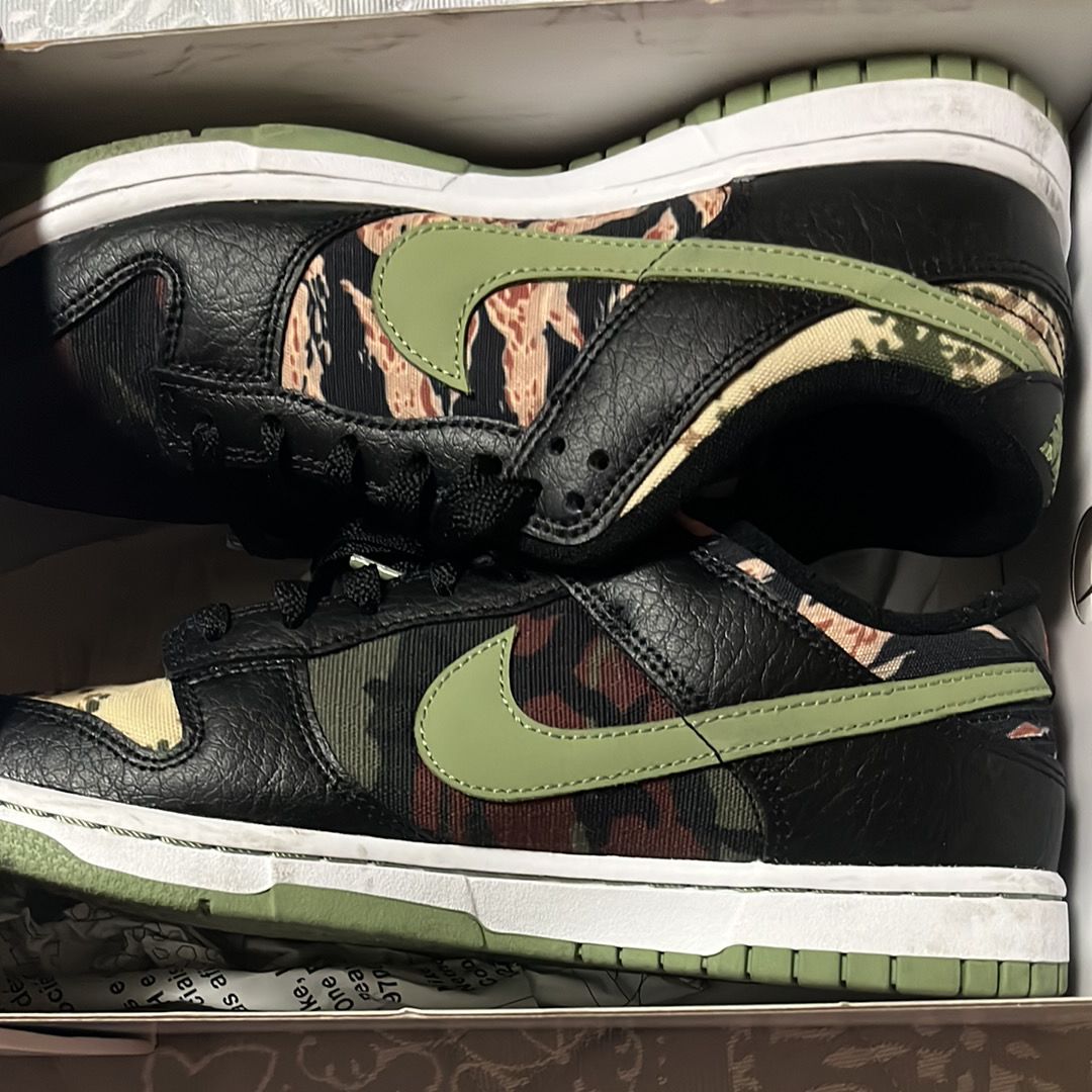 NIKE DUNK LOW SE "BLACK MULTI CAMO"