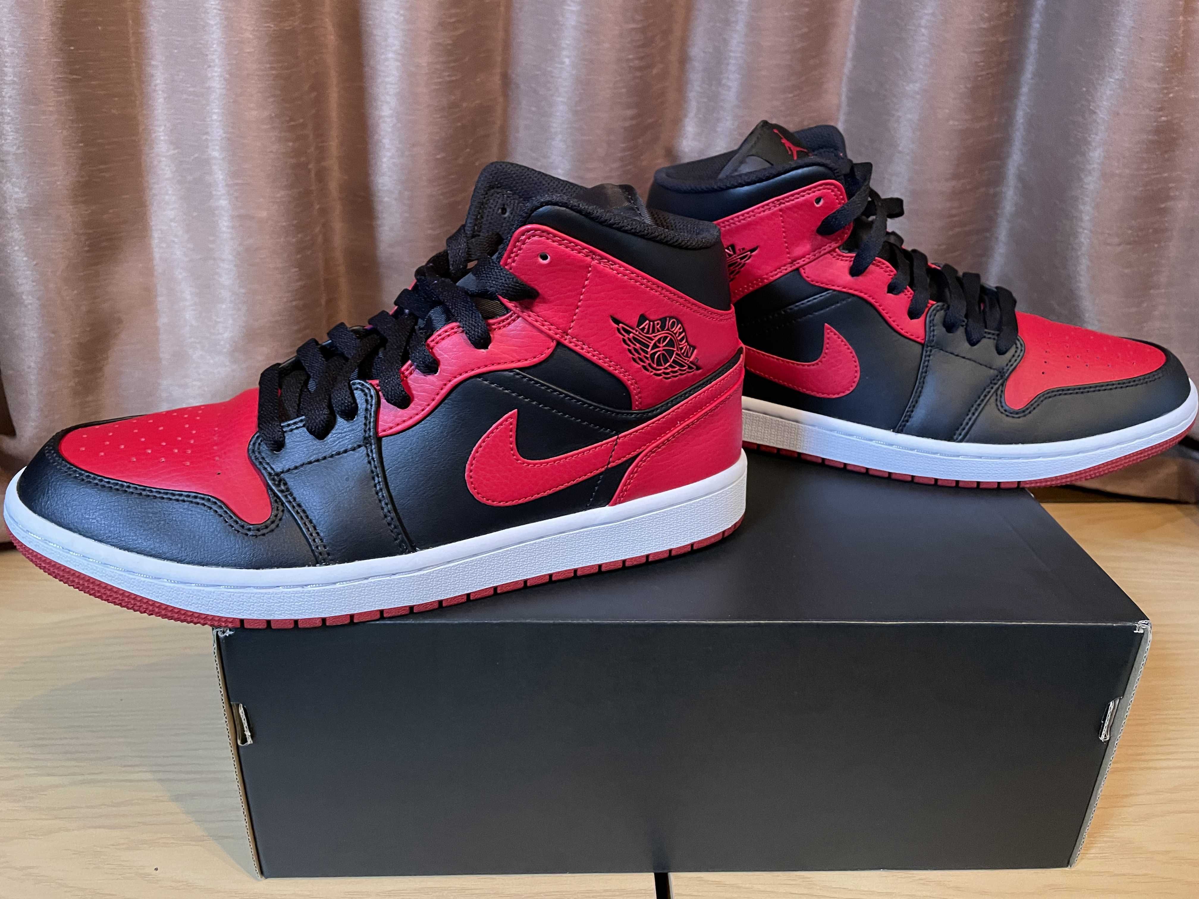 Nike Air Jordan 1 Mid "Bred"