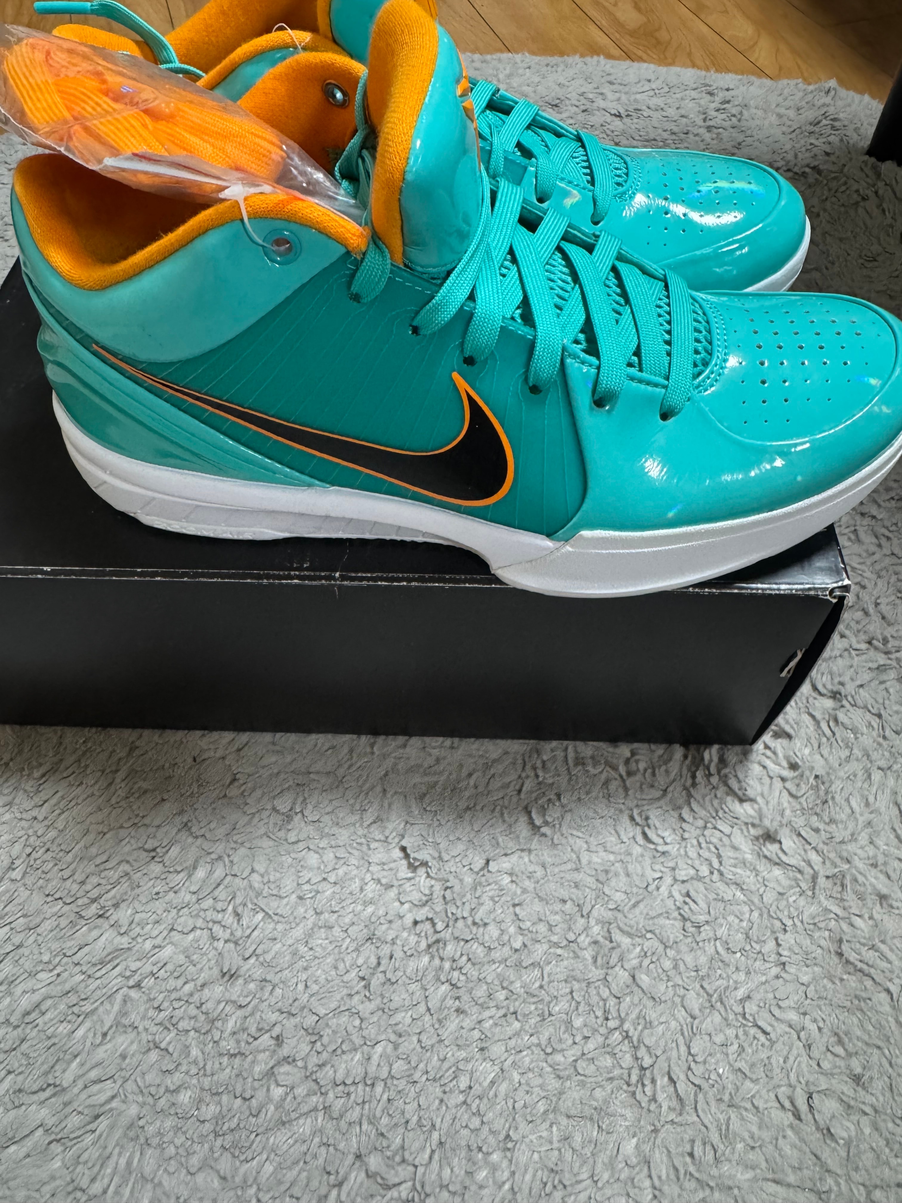 UNDEFEATED × Nike Kobe 4 Protro "Hyper Jade"