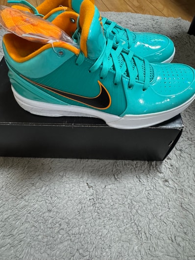 UNDEFEATED × Nike Kobe 4 Protro "Hyper Jade"