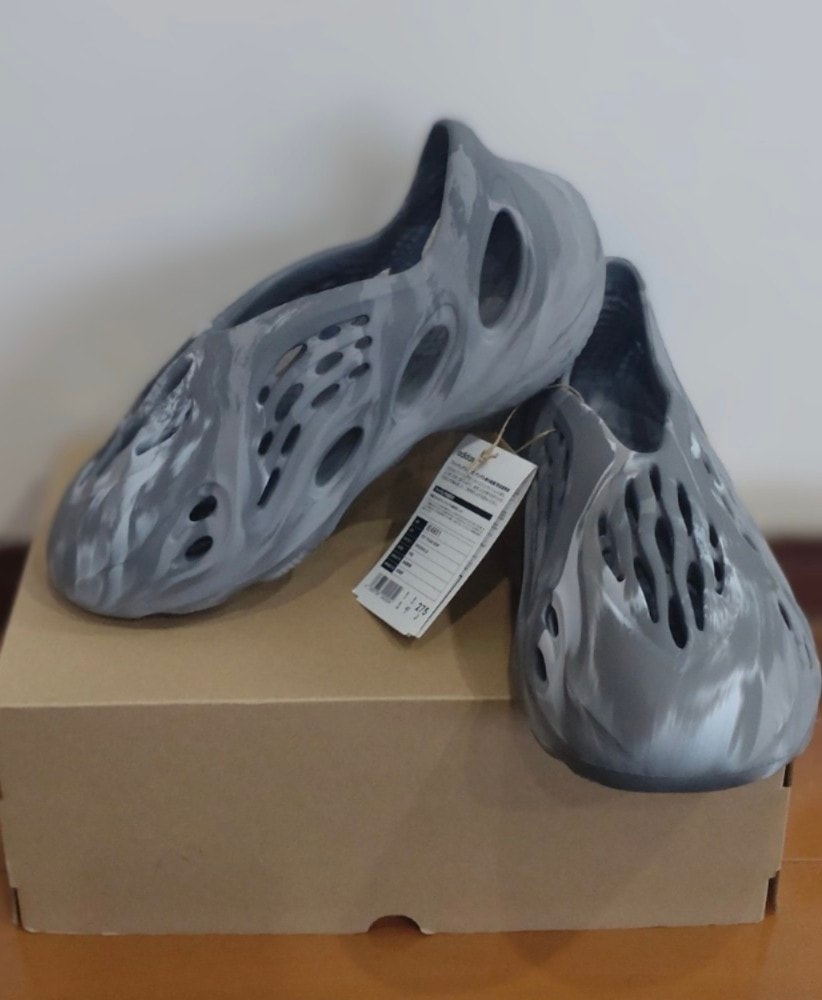 adidas YEEZY Foam Runner "MX Granite"