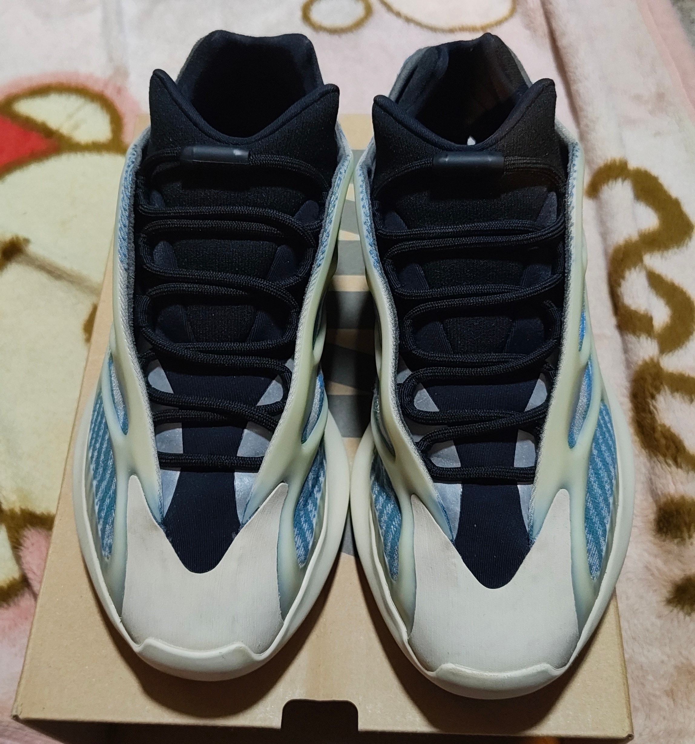 adidas YEEZY 700V3 "Kyanite"