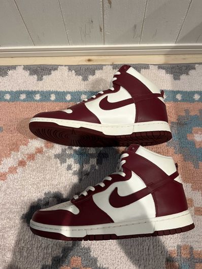 NIKE Women's DUNK HIGH "TEAM RED"