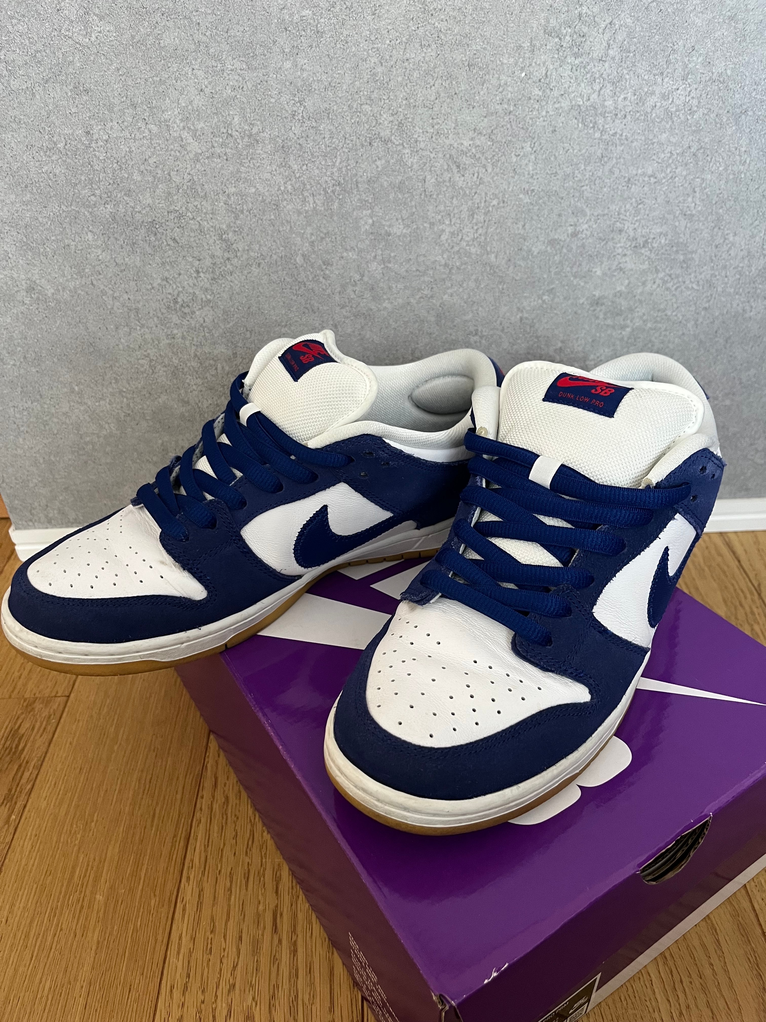 ナイキ SB ダンク ロー "ロサンゼルス ドジャース/ディープ ロイヤル ブルー"