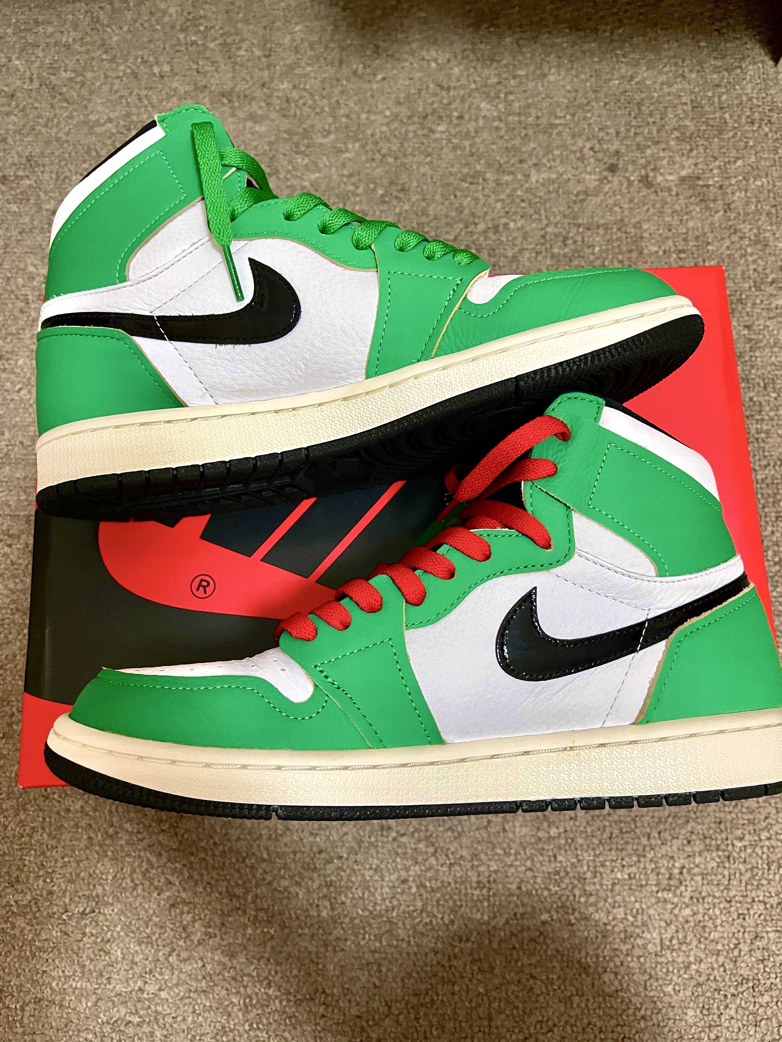 Nike Women's Air Jordan 1 High OG "Lucky Green/White-Sail-Black"