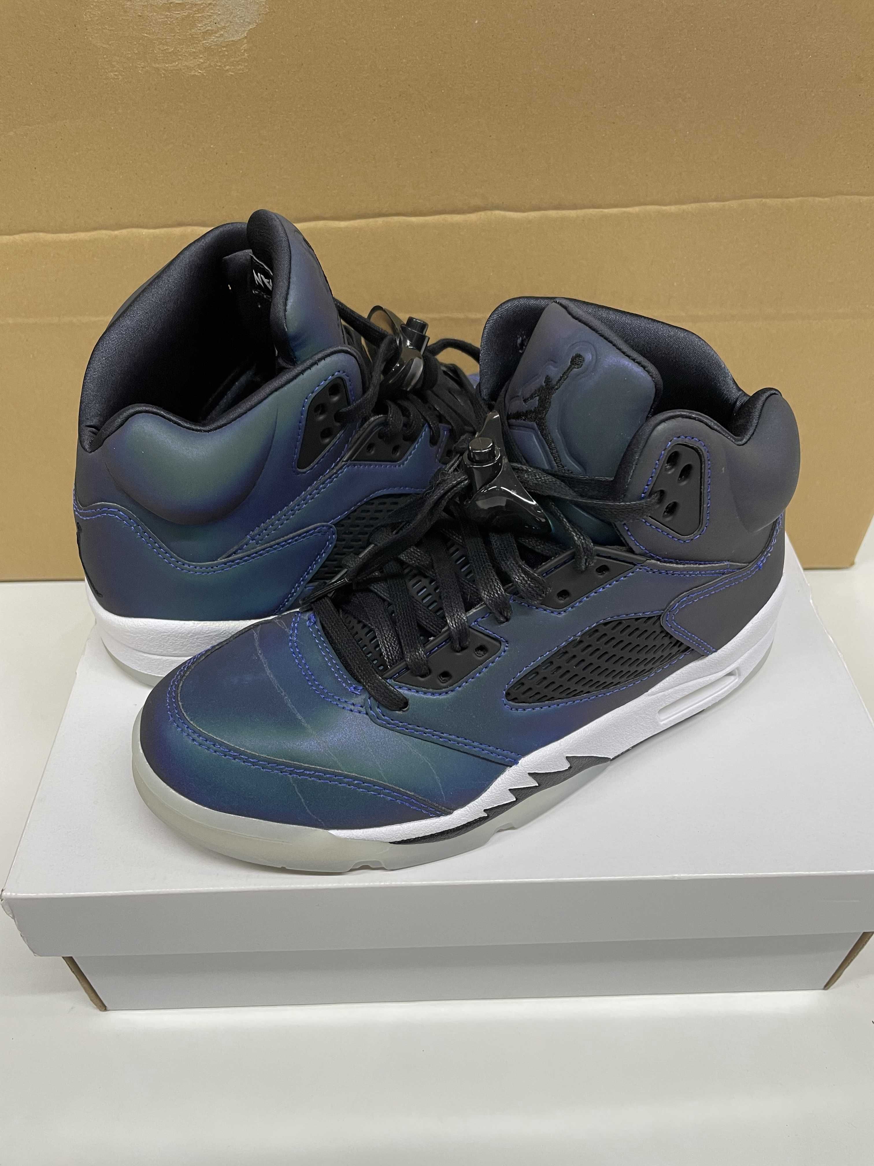 NIKE Women's AIR JORDAN 5 "IRIDESCENT OIL GREY"