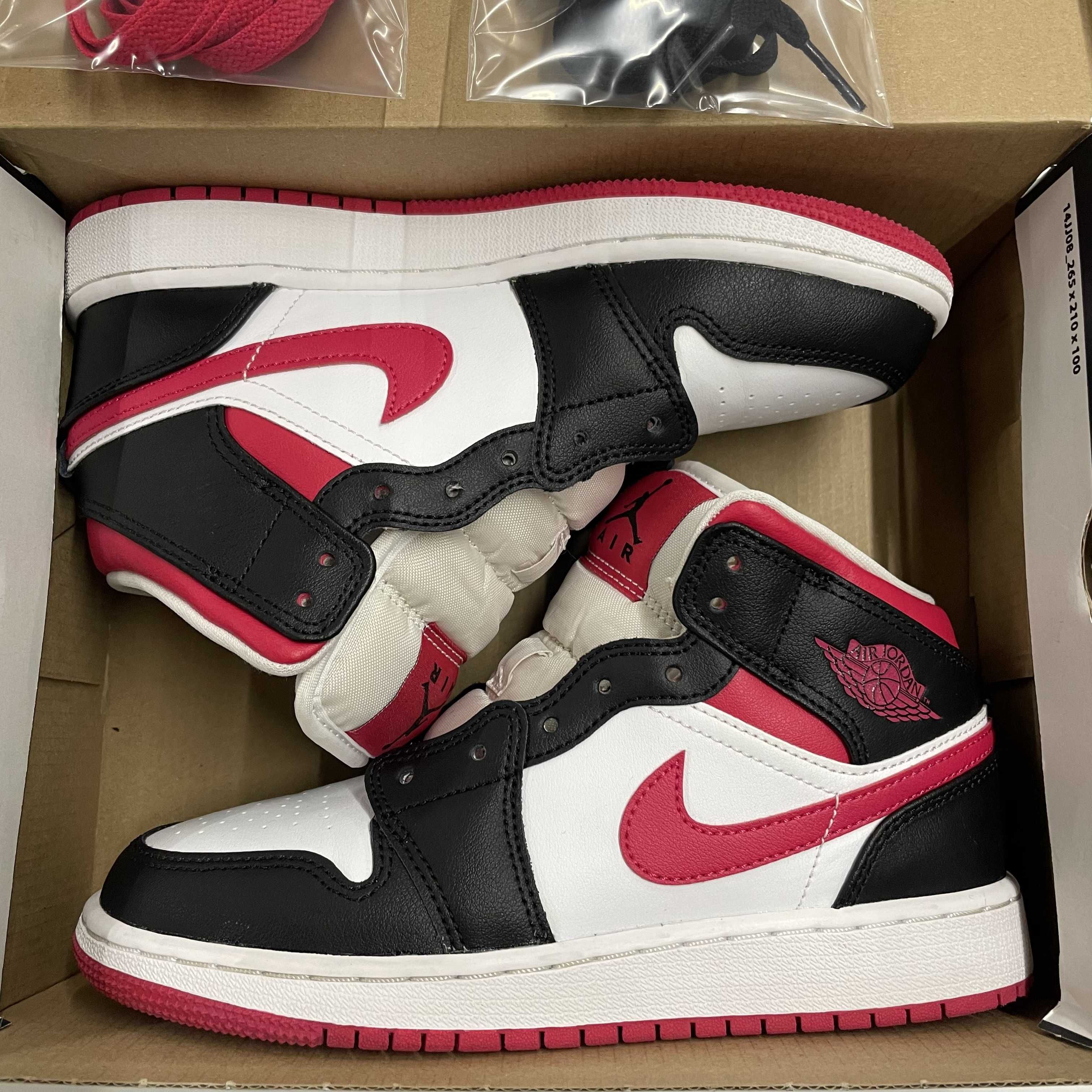 Nike GS Air Jordan 1 Mid "Black Berry"