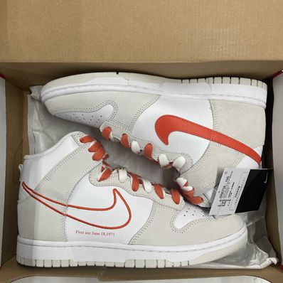 NIKE Women's DUNK HIGH SE FIRST USE "WHITE/ORANGE"