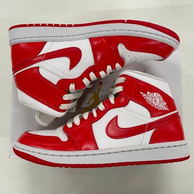 NIKE WMNS AIR JORDAN 1 MID