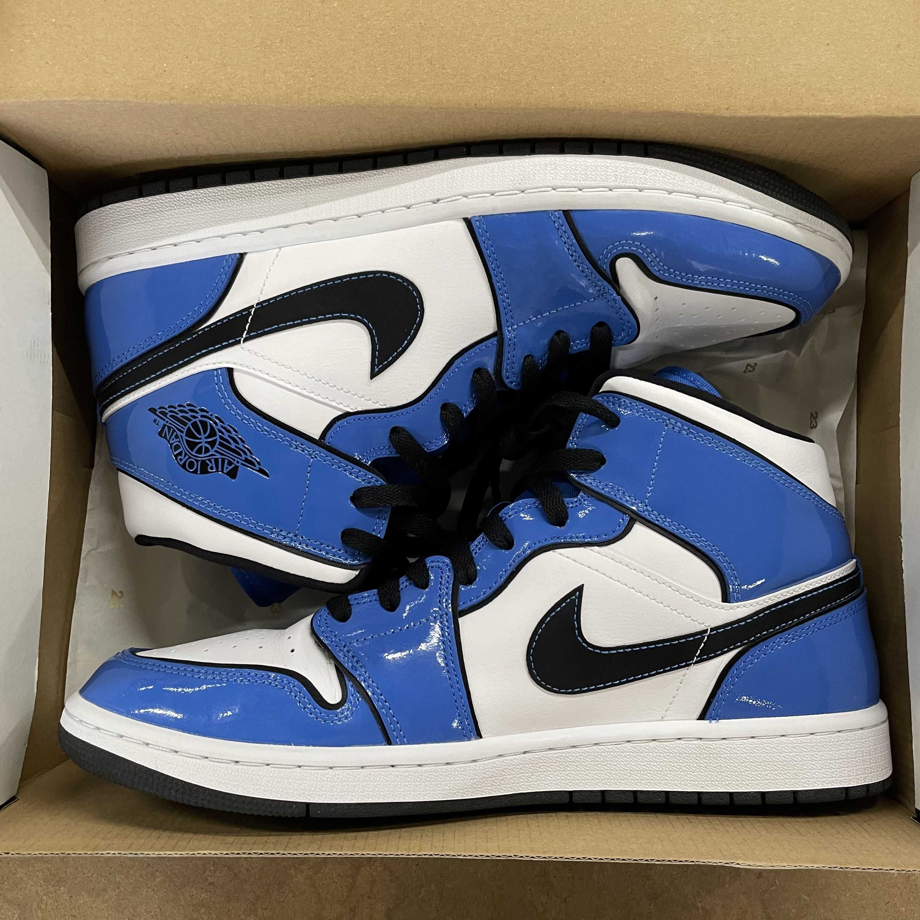 Nike Air Jordan 1 Mid SE "Signal Blue"