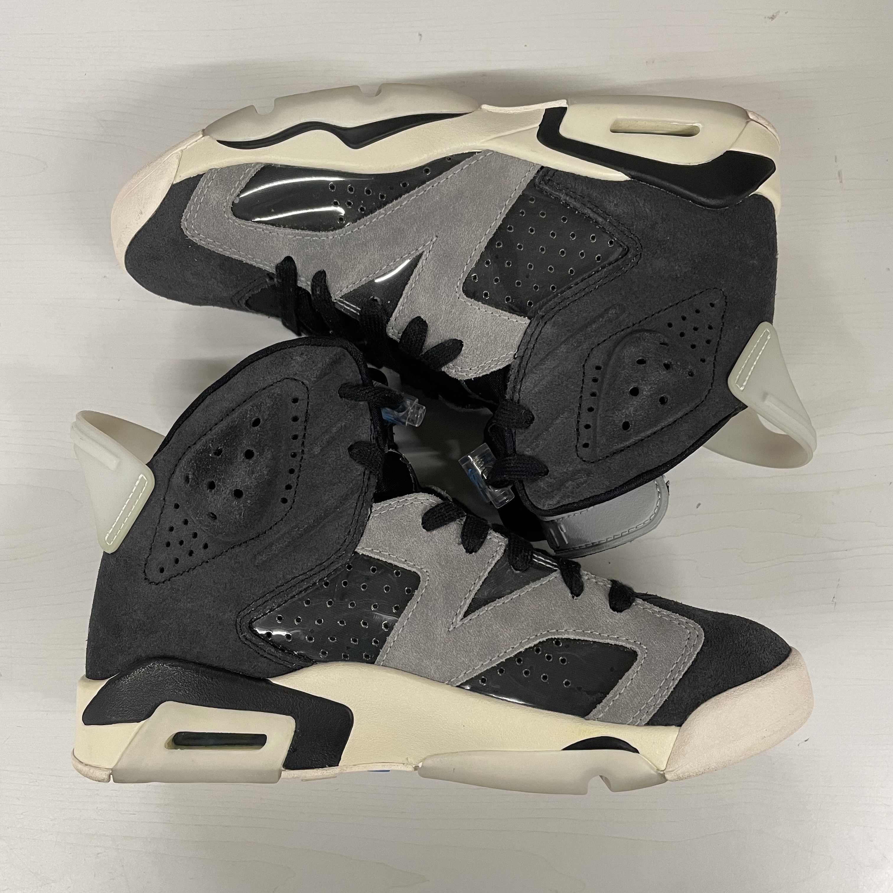 NIike Women's Air Jordan 6 "Smoke Grey"