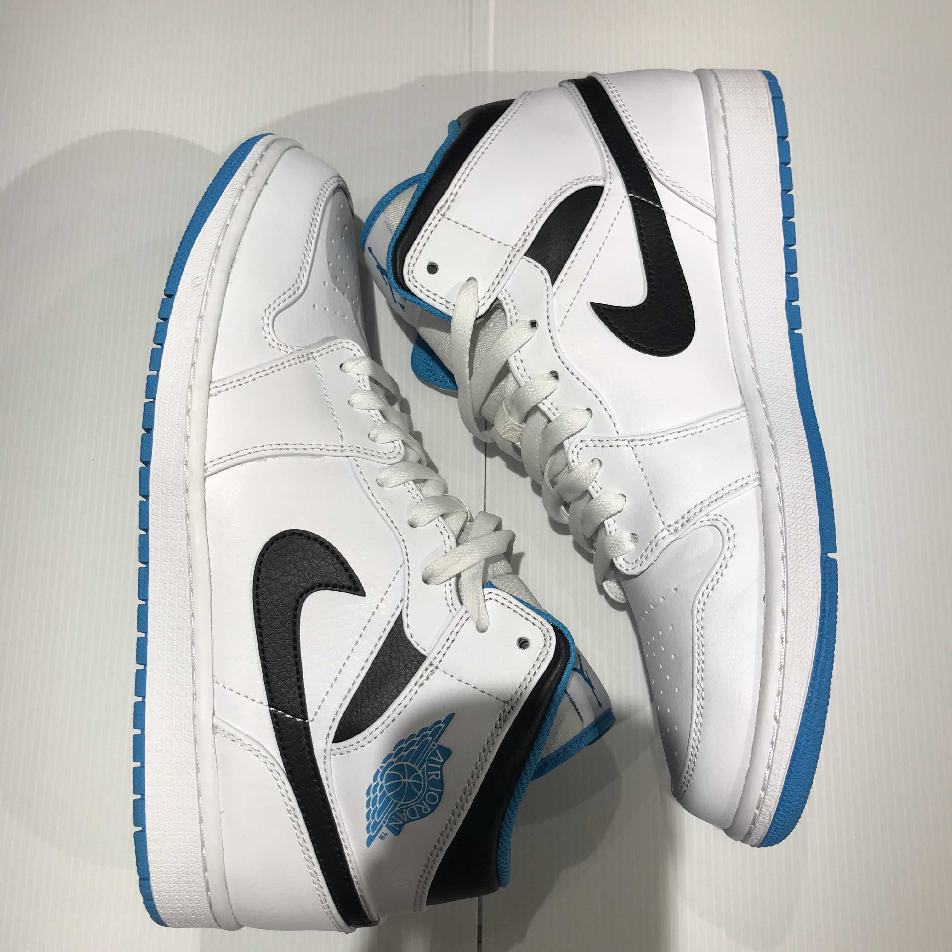 Nike Air Jordan 1 Mid "White/Laser blue"