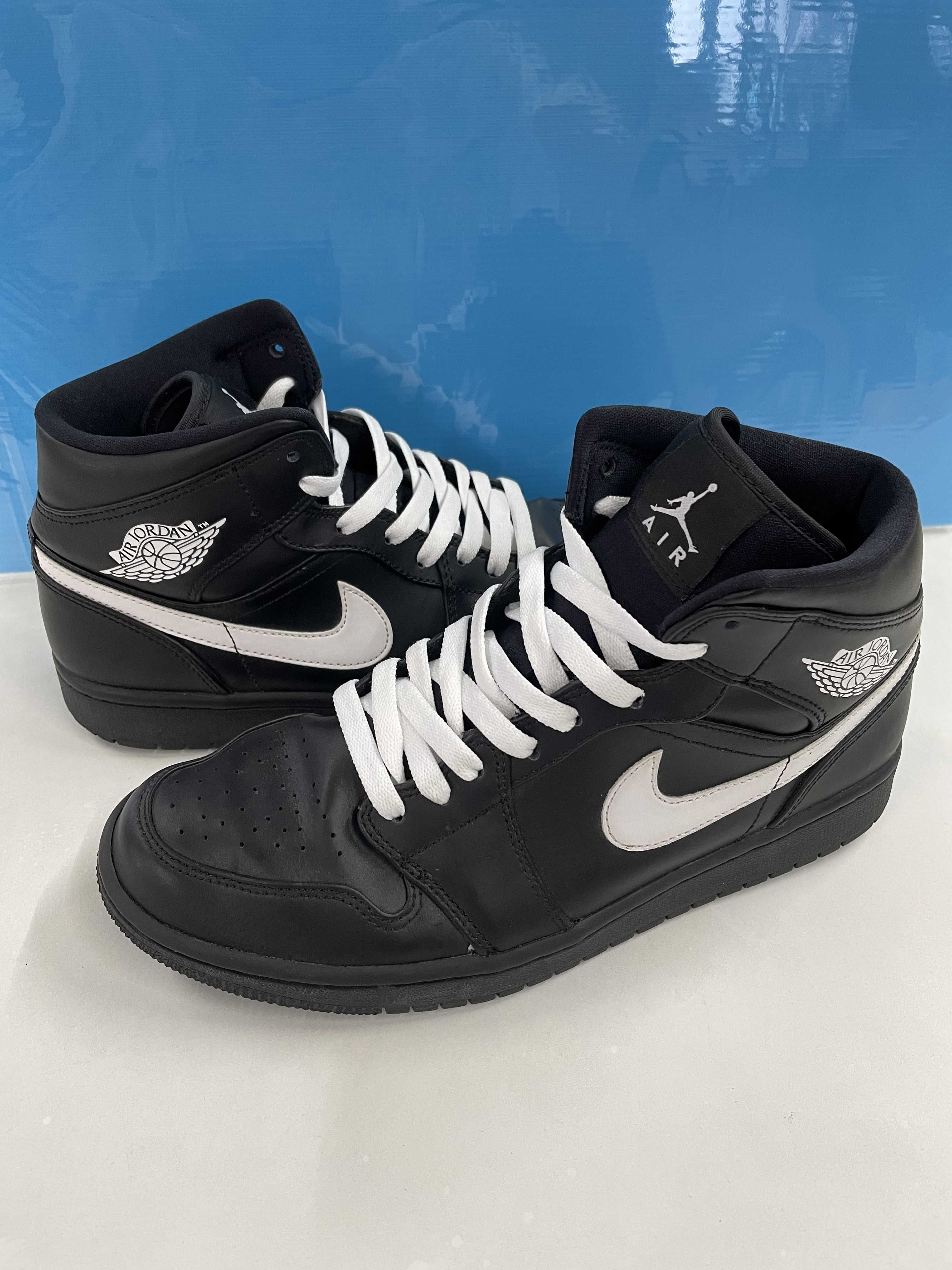 Nike Air Jordan 1 Mid "Black/White" (2018)