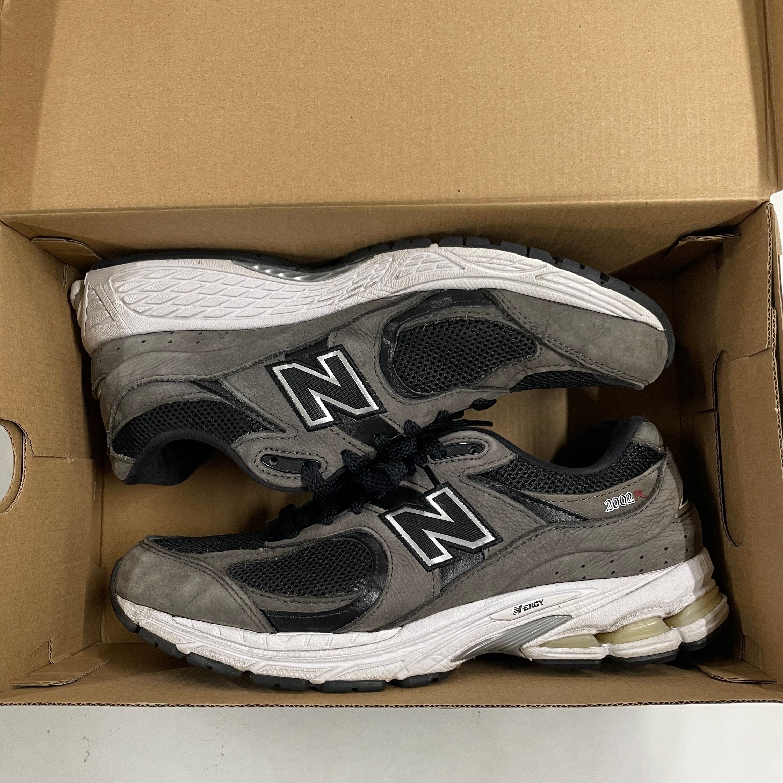 New Balance 2002R "Black/Gray"