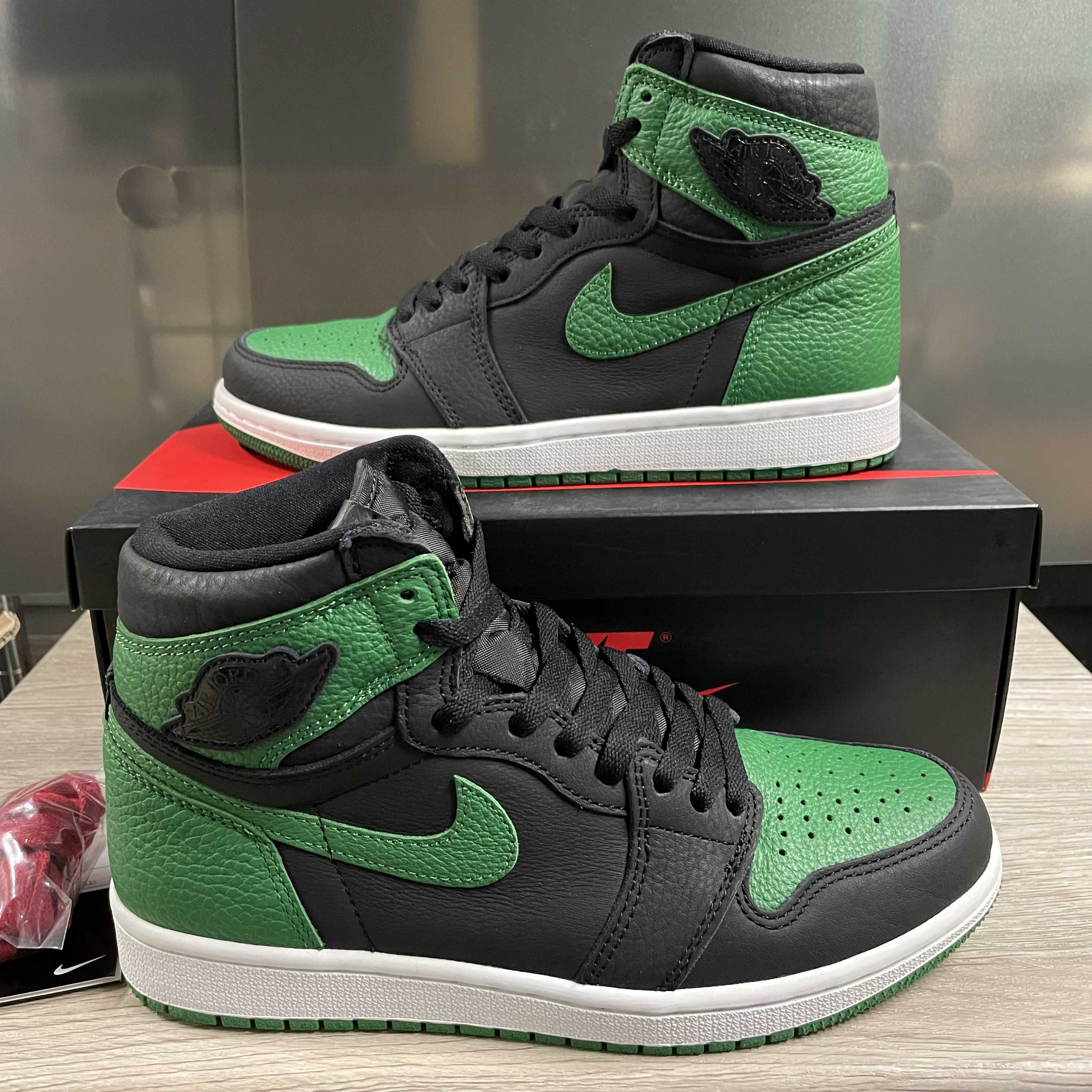 Nike Air Jordan 1 Retro High OG "Black/Pine Green" (2020)