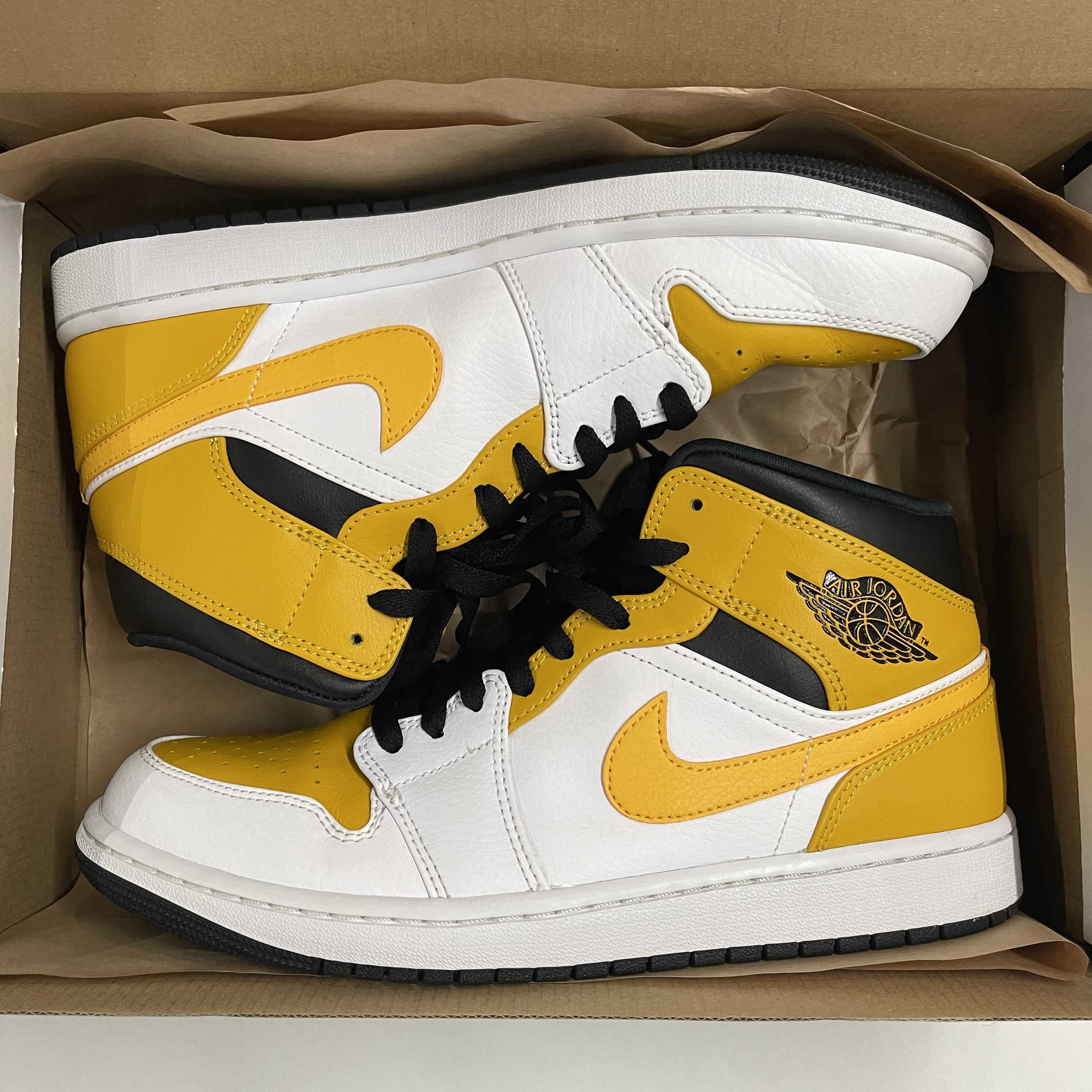 Nike Air Jordan 1 Mid "University Gold"
