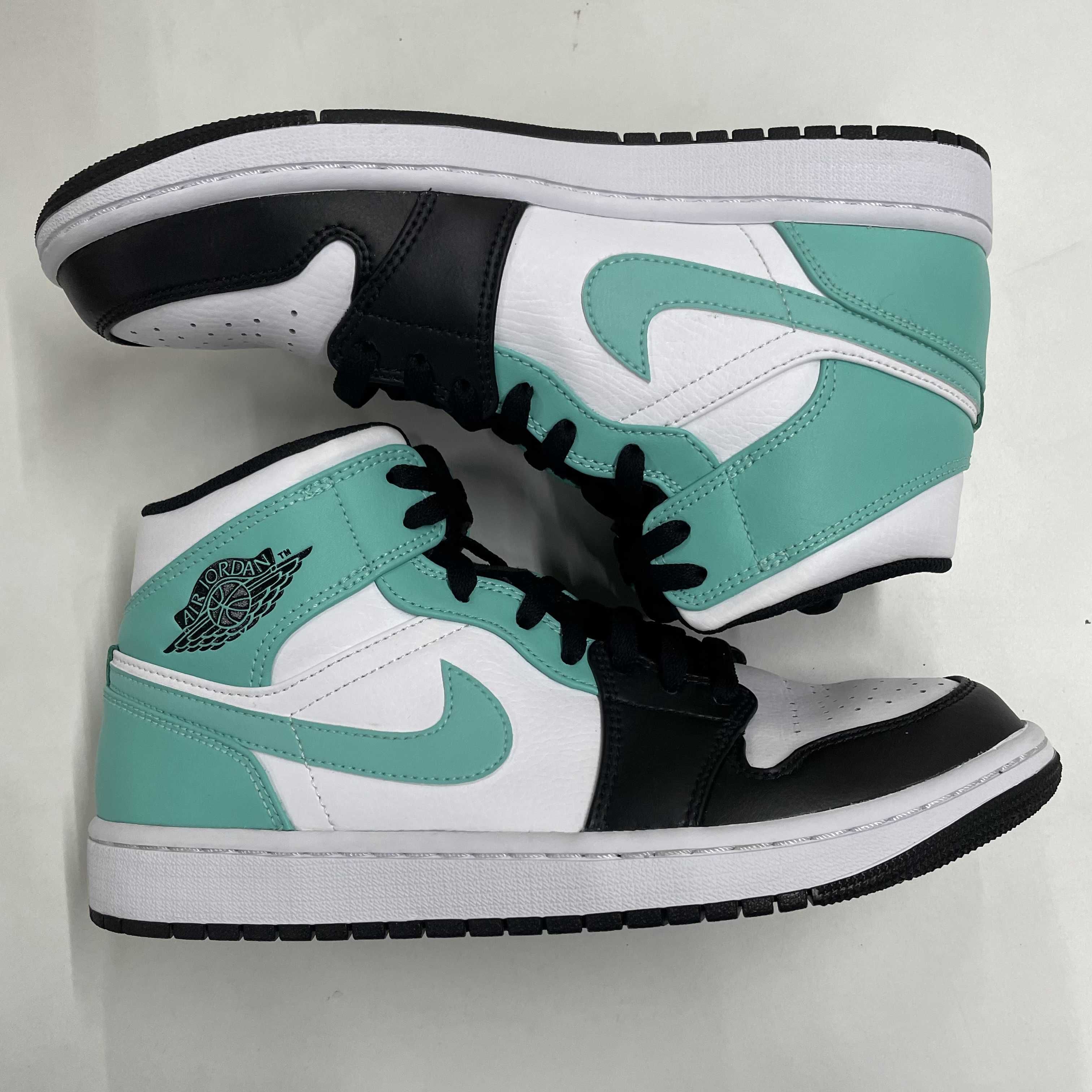 Nike Air Jordan 1 Mid "Tropical Twist"