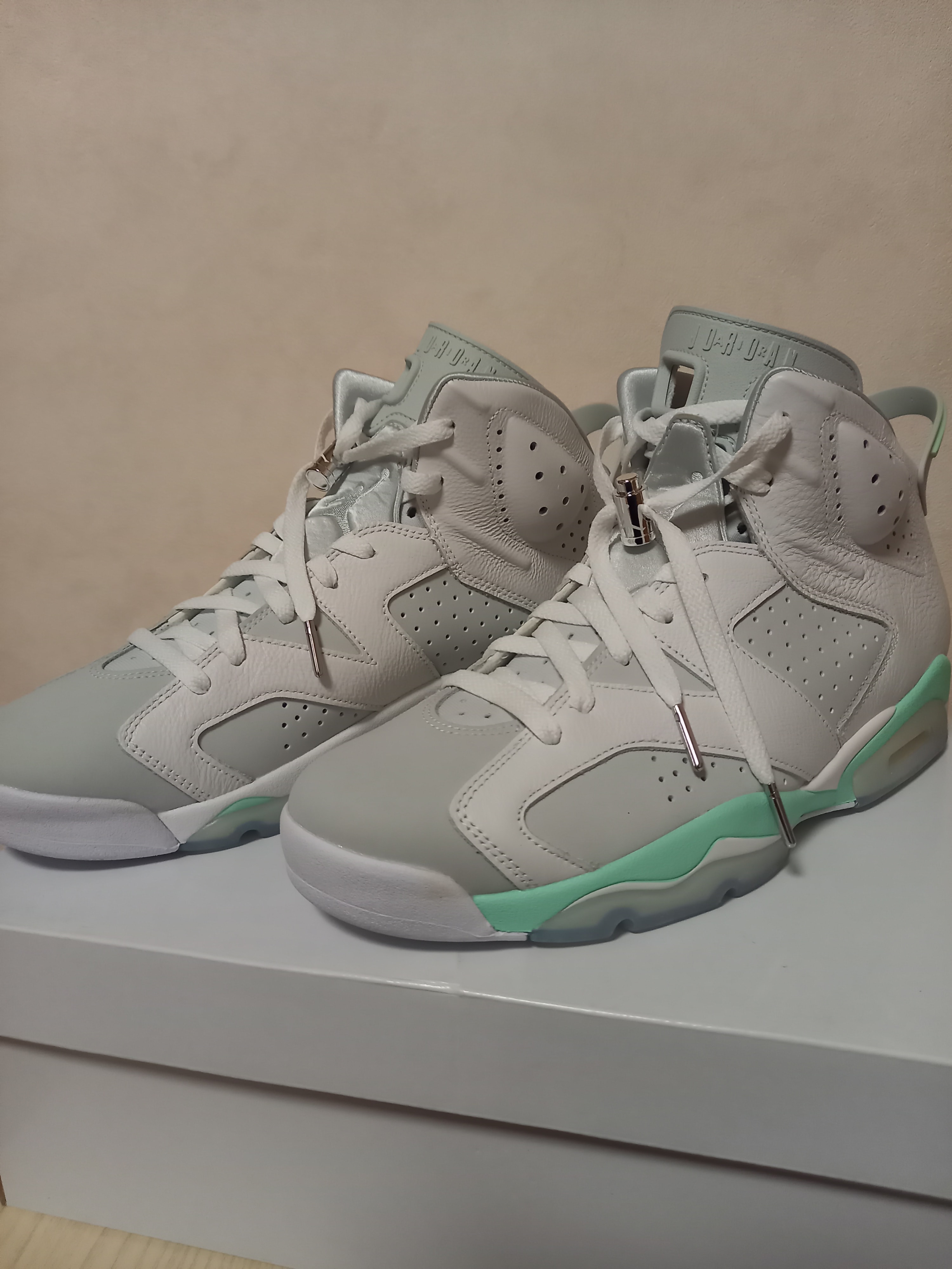 Nike Women's Air Jordan 6 