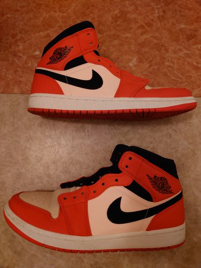 Nike Air Jordan 1 Mid "Team Orange Black"
