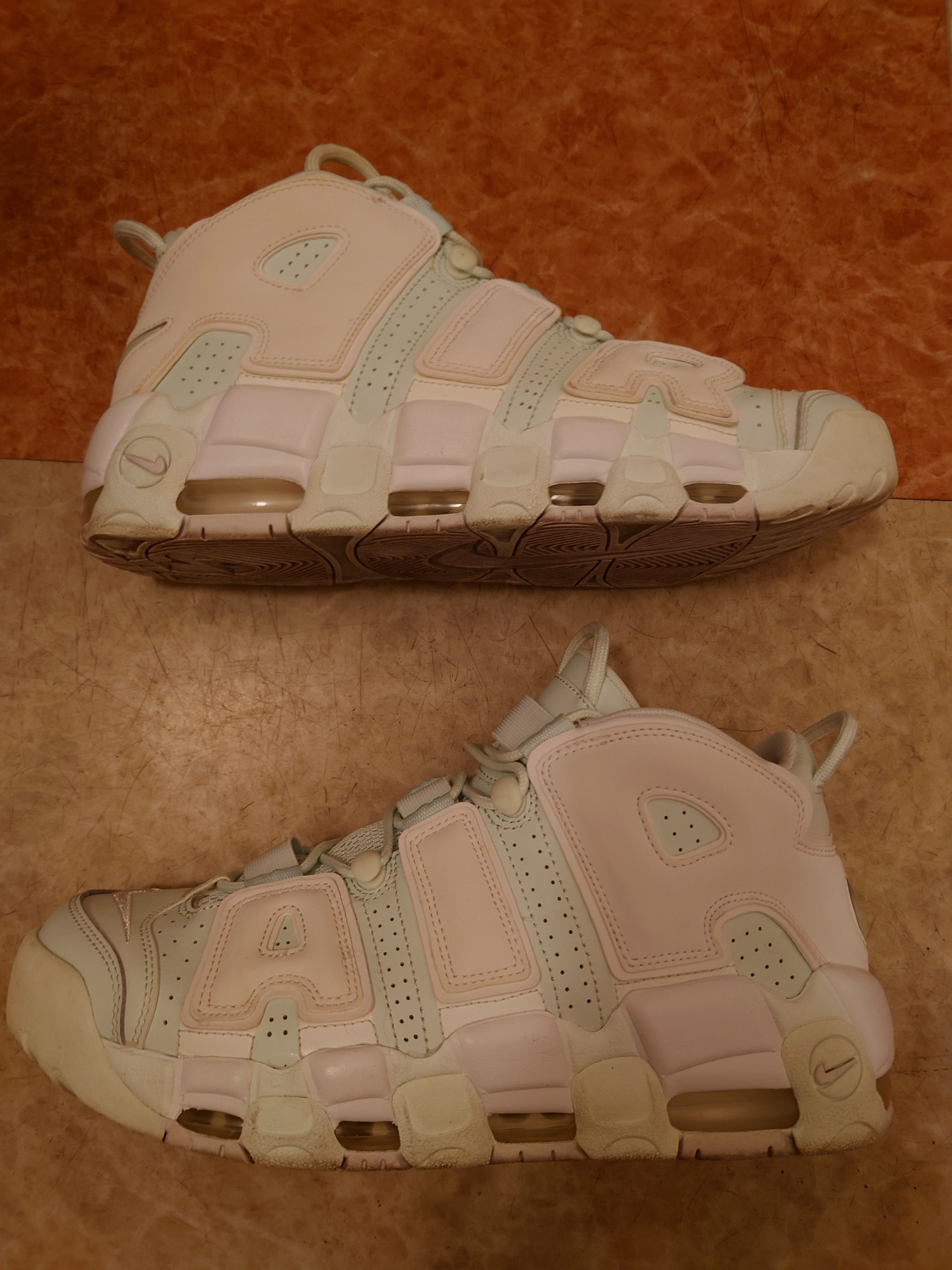 NIKE Women's AIR MORE UPTEMPO "BARLEY GREEN"