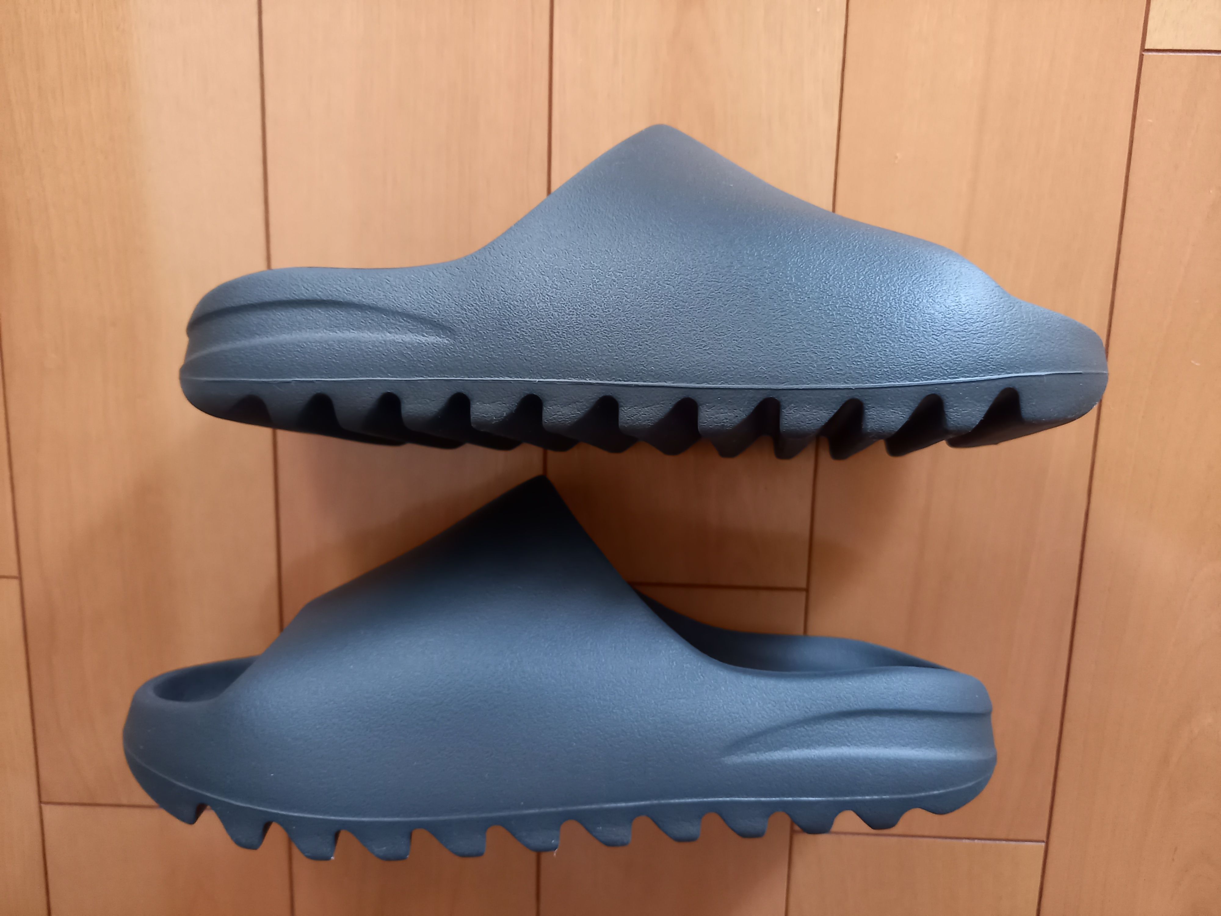 adidas YEEZY Slide "Dark Onyx"