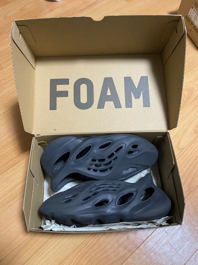 adidas YEEZY Foam Runner "Onyx"