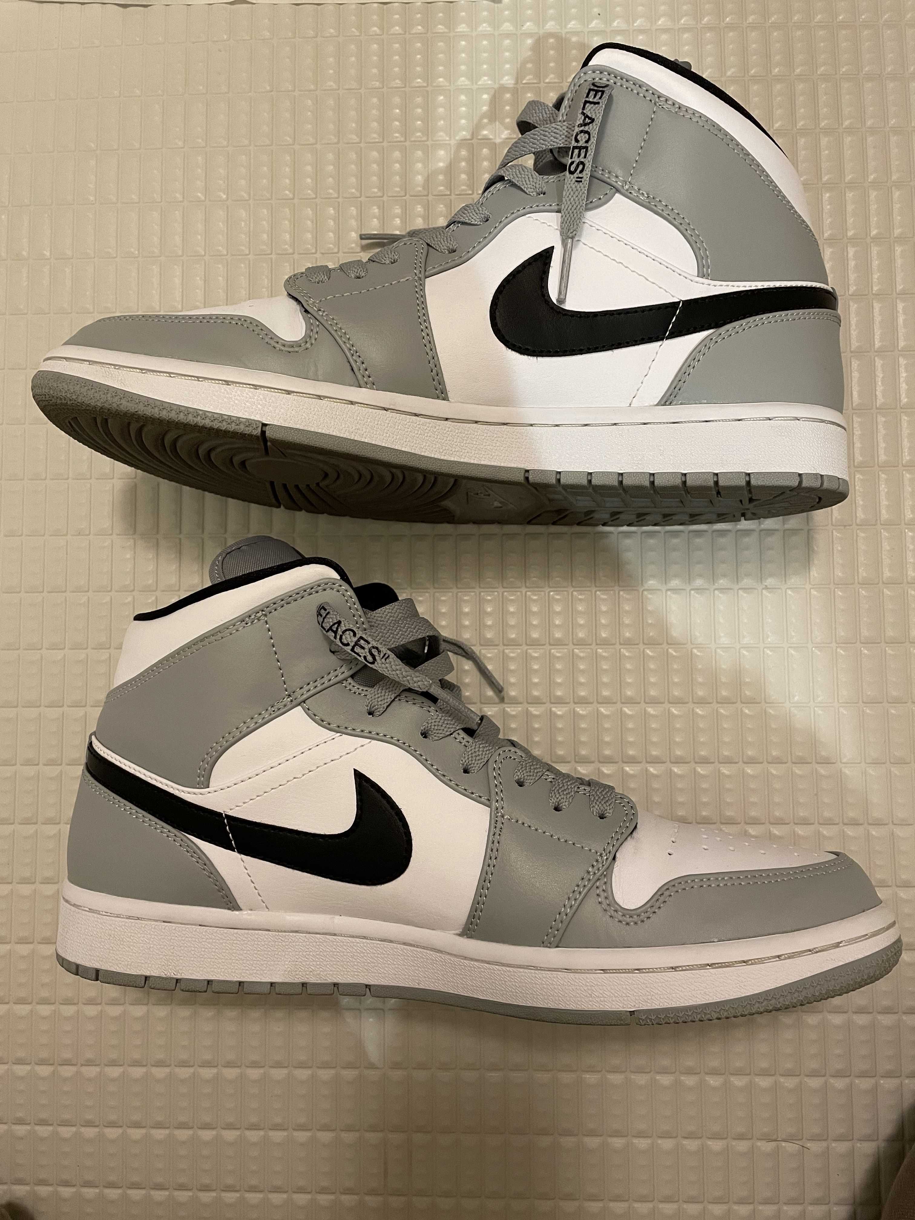 Nike Air Jordan 1 Mid "Light Smoke Grey/White/Black"