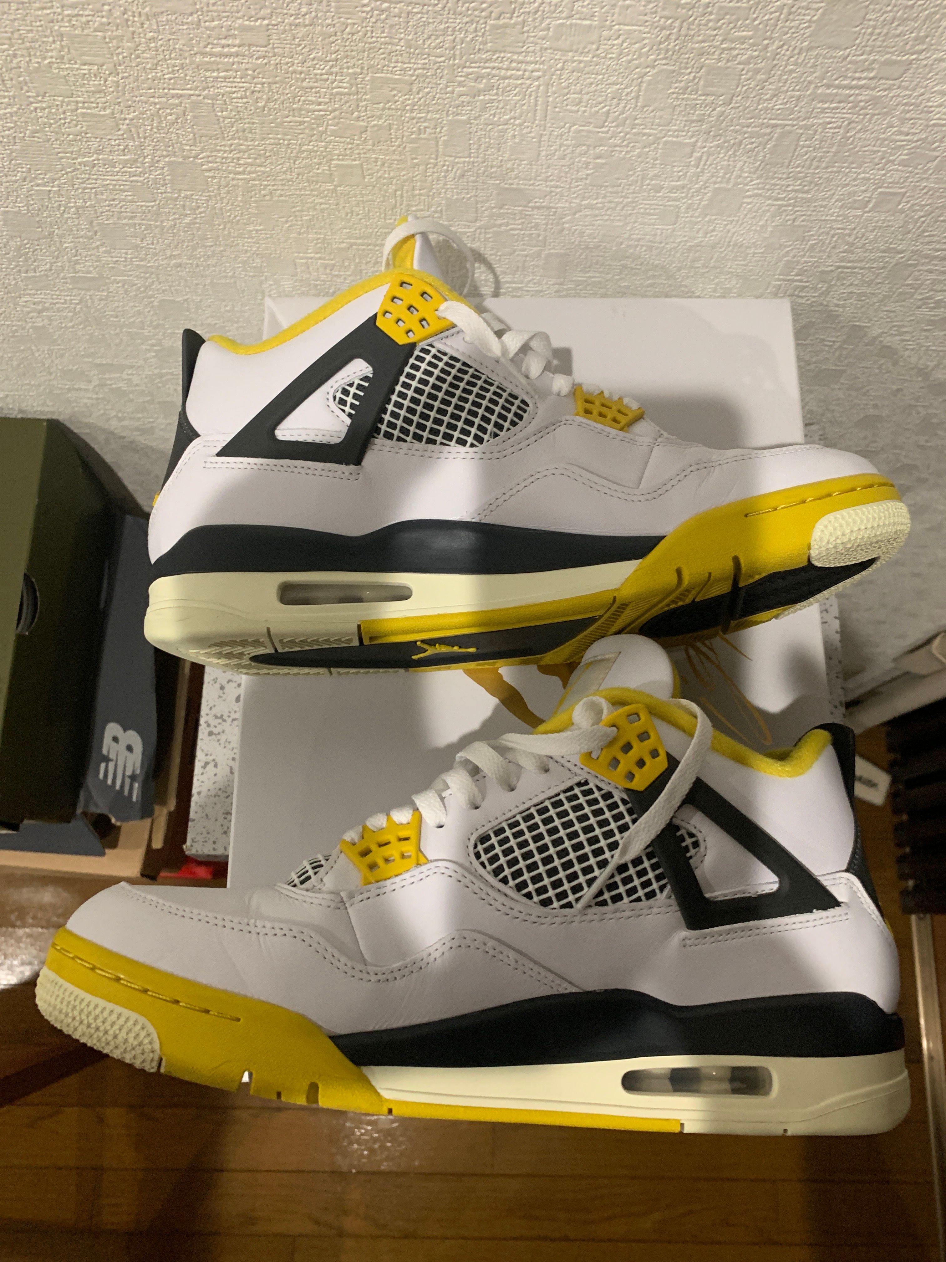 Nike Women's Air Jordan 4 Retro "Vivid Sulfur"