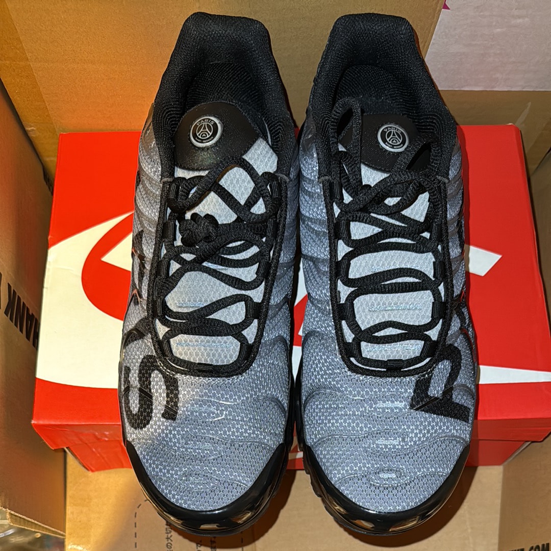 Paris Saint-Germain (PSG) × Nike Air Max Plus "Black/Particle Grey"