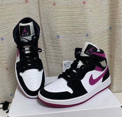 NIKE Women's AIR JORDAN 1 MID "MAGENTA"
