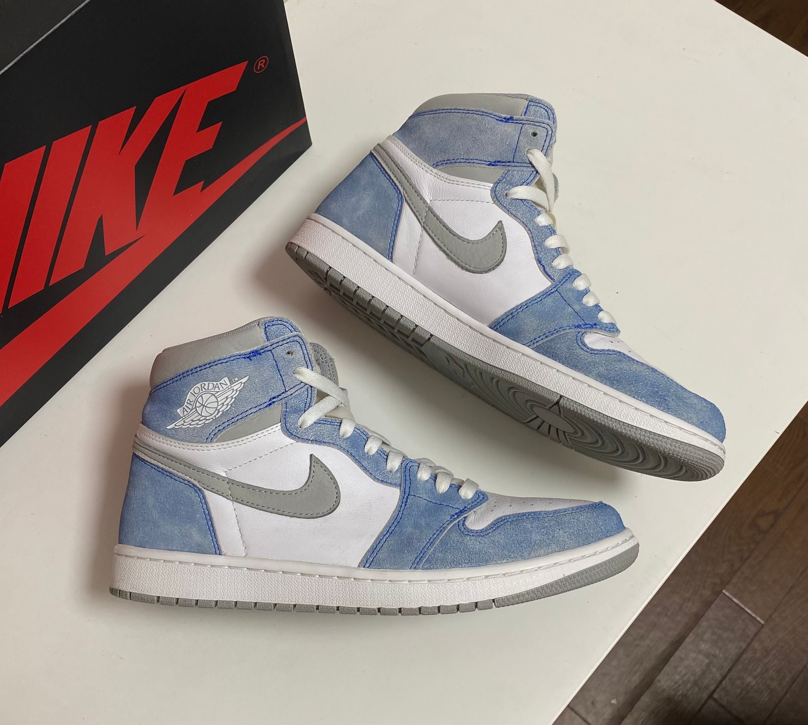 Nike Air Jordan 1 High OG "Hyper Royal"