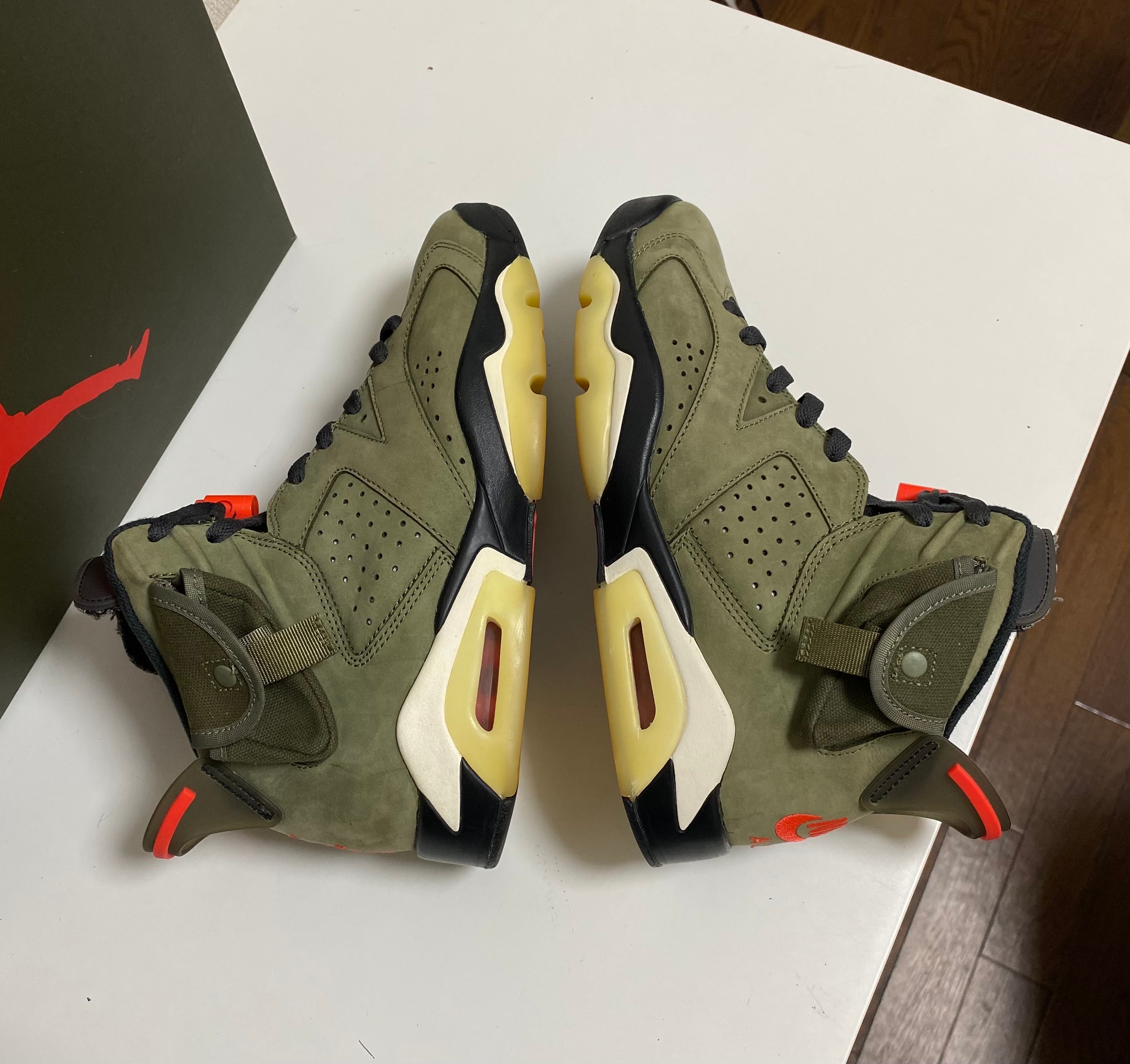 Travis Scott × Nike Air Jordan 6 Retro "Medium Olive"