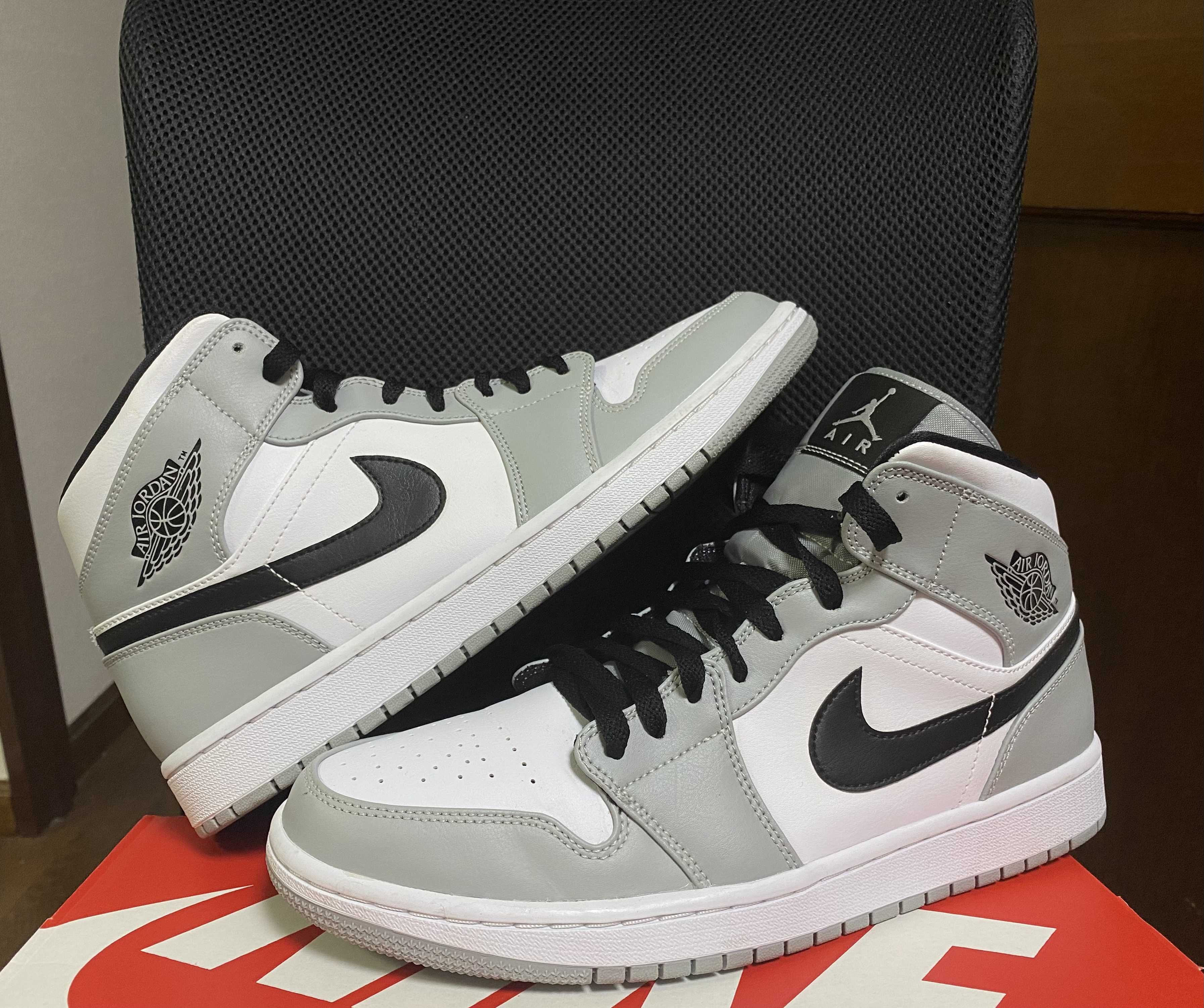 Nike Air Jordan 1 Mid "Light Smoke Grey/White/Black"