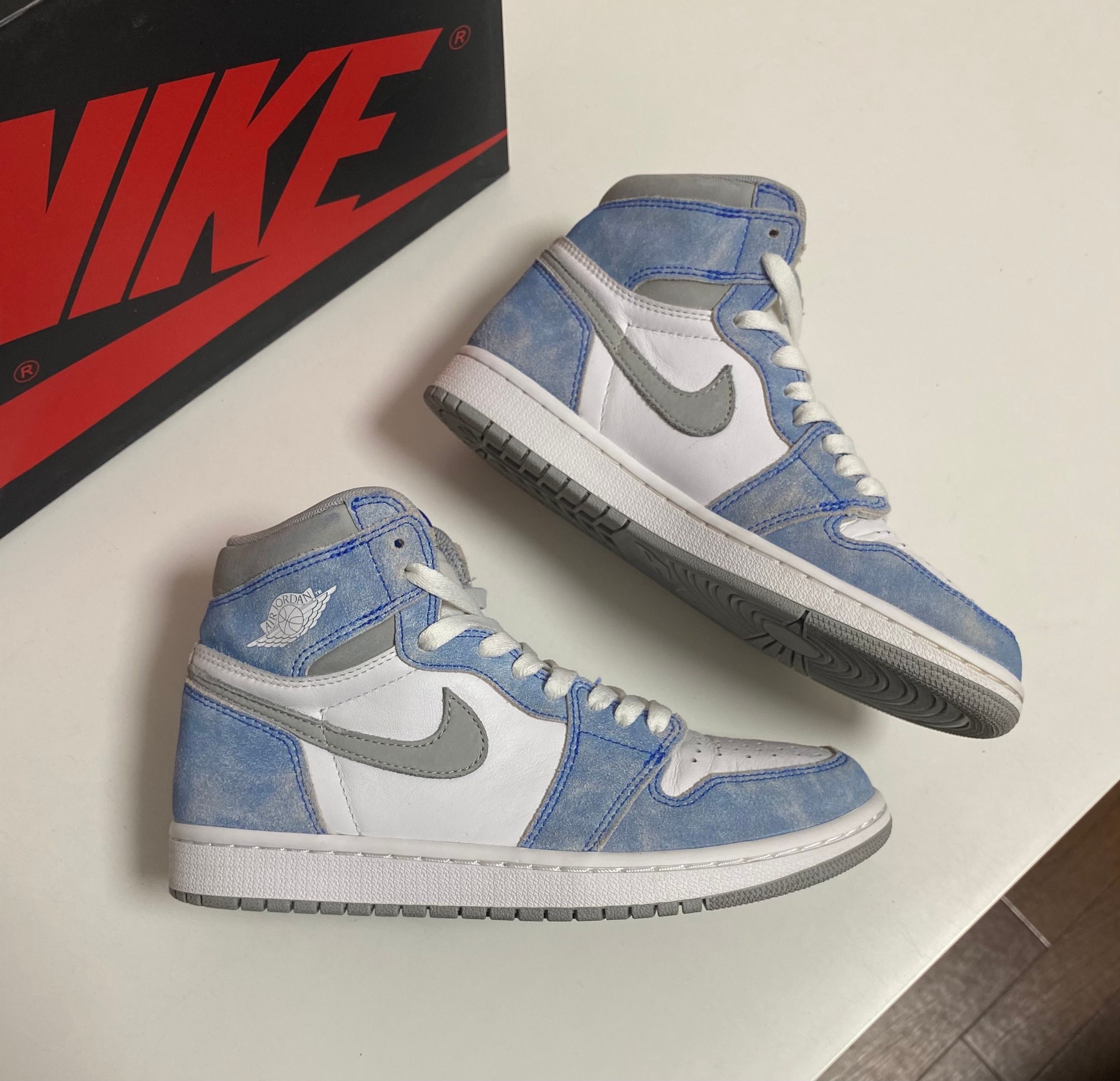 Nike Air Jordan 1 High OG "Hyper Royal"